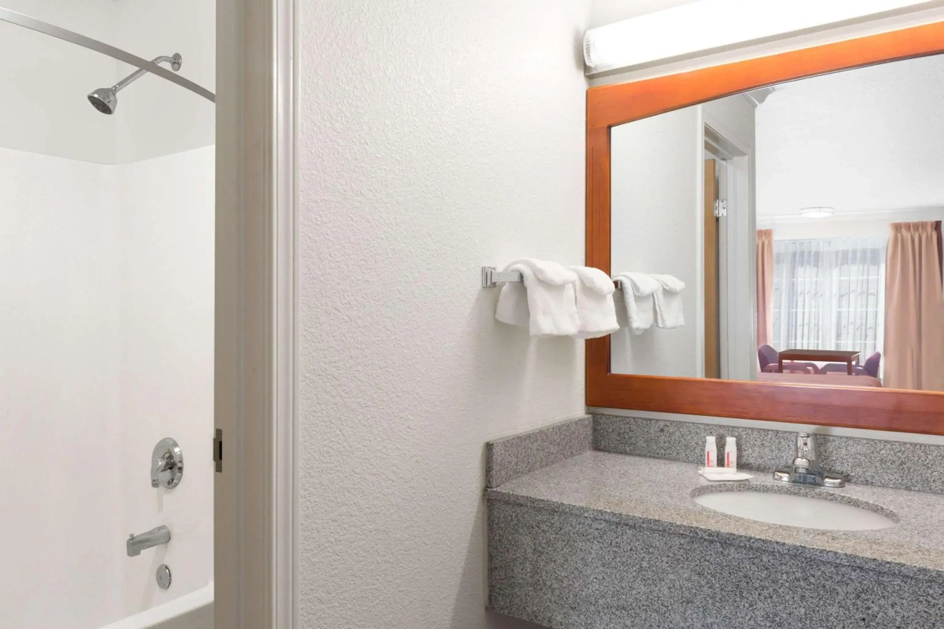 Queen Room with Two Queen Beds - Smoking in Super 8 by Wyndham Willits Queen Room with Two Queen Beds - Smoking in Super 8 by Wyndham Willits