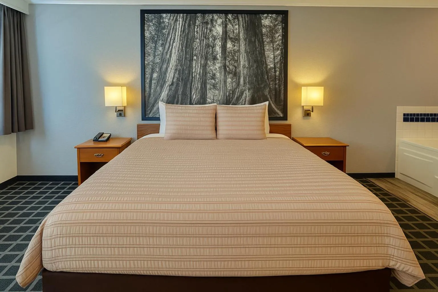 Bed in Creekside Inn & Suites