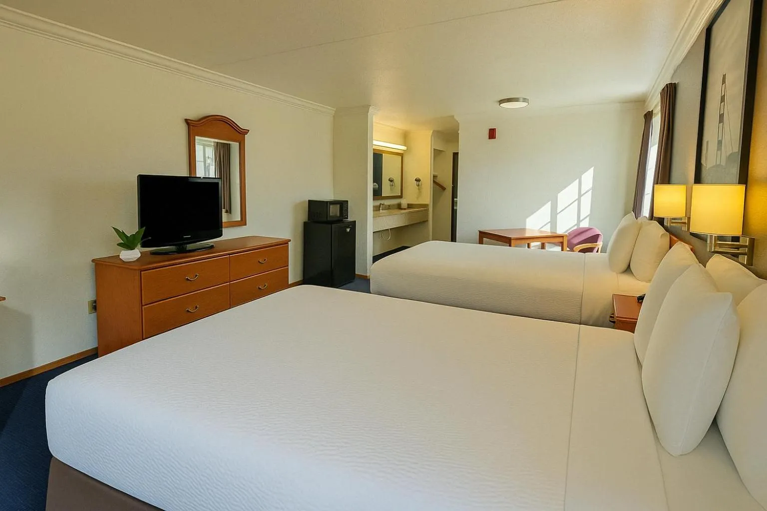 Bedroom, Bed in Creekside Inn & Suites