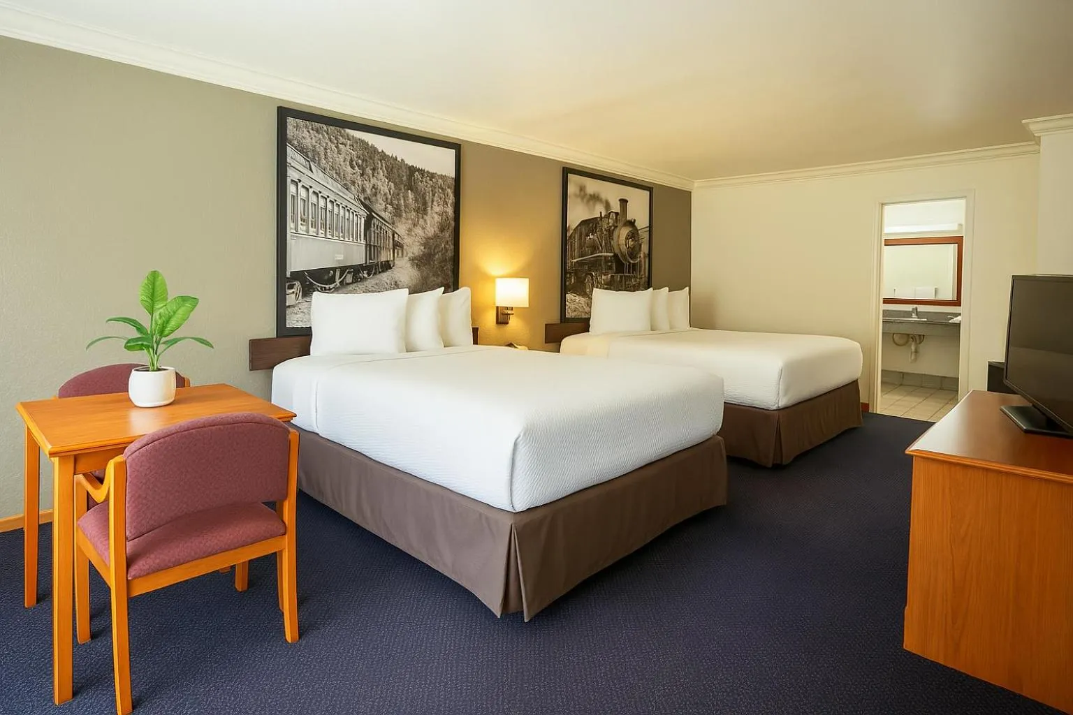 Photo of the whole room, Bed in Creekside Inn & Suites