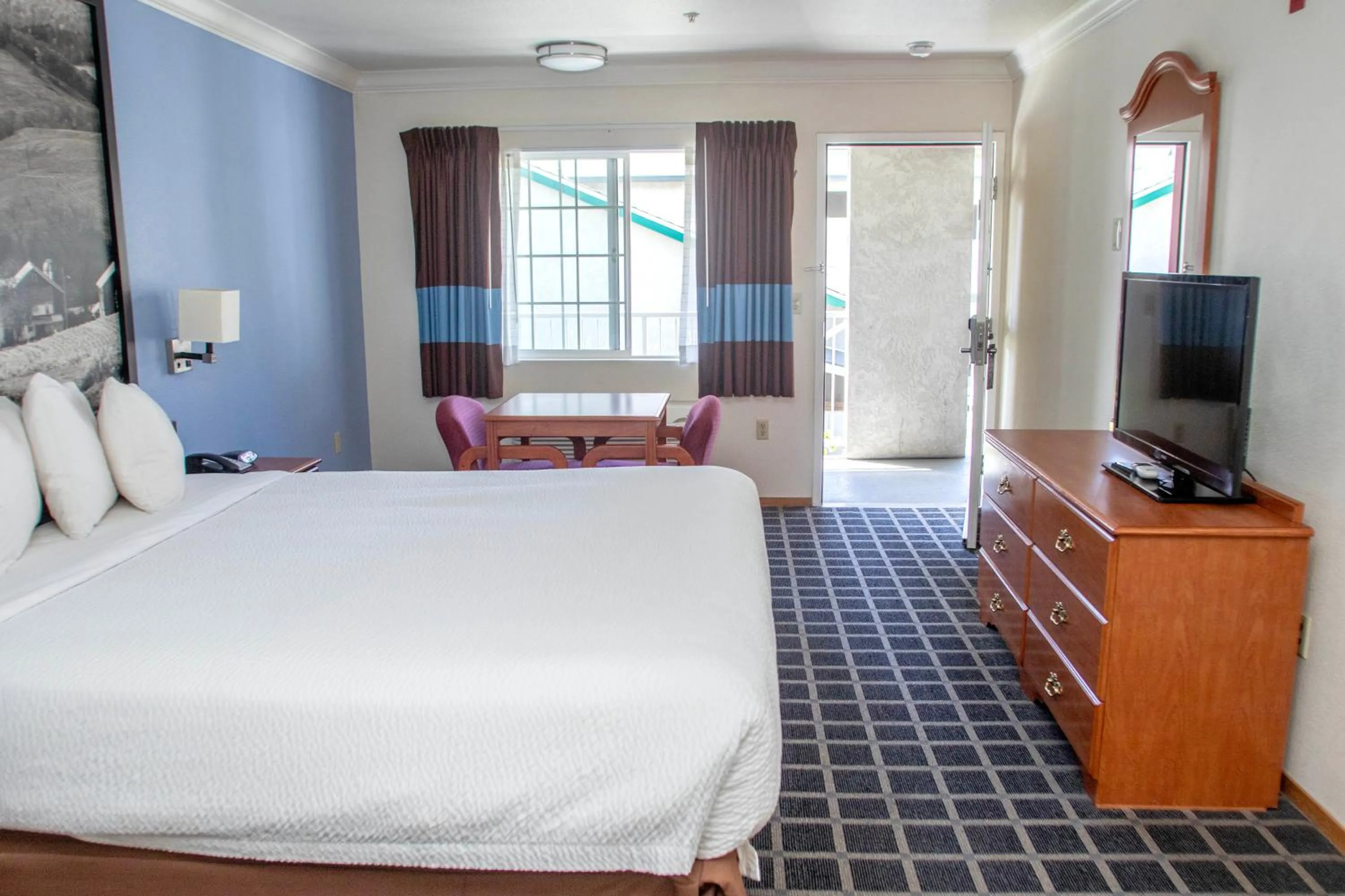 Bed in Super 8 by Wyndham Willits