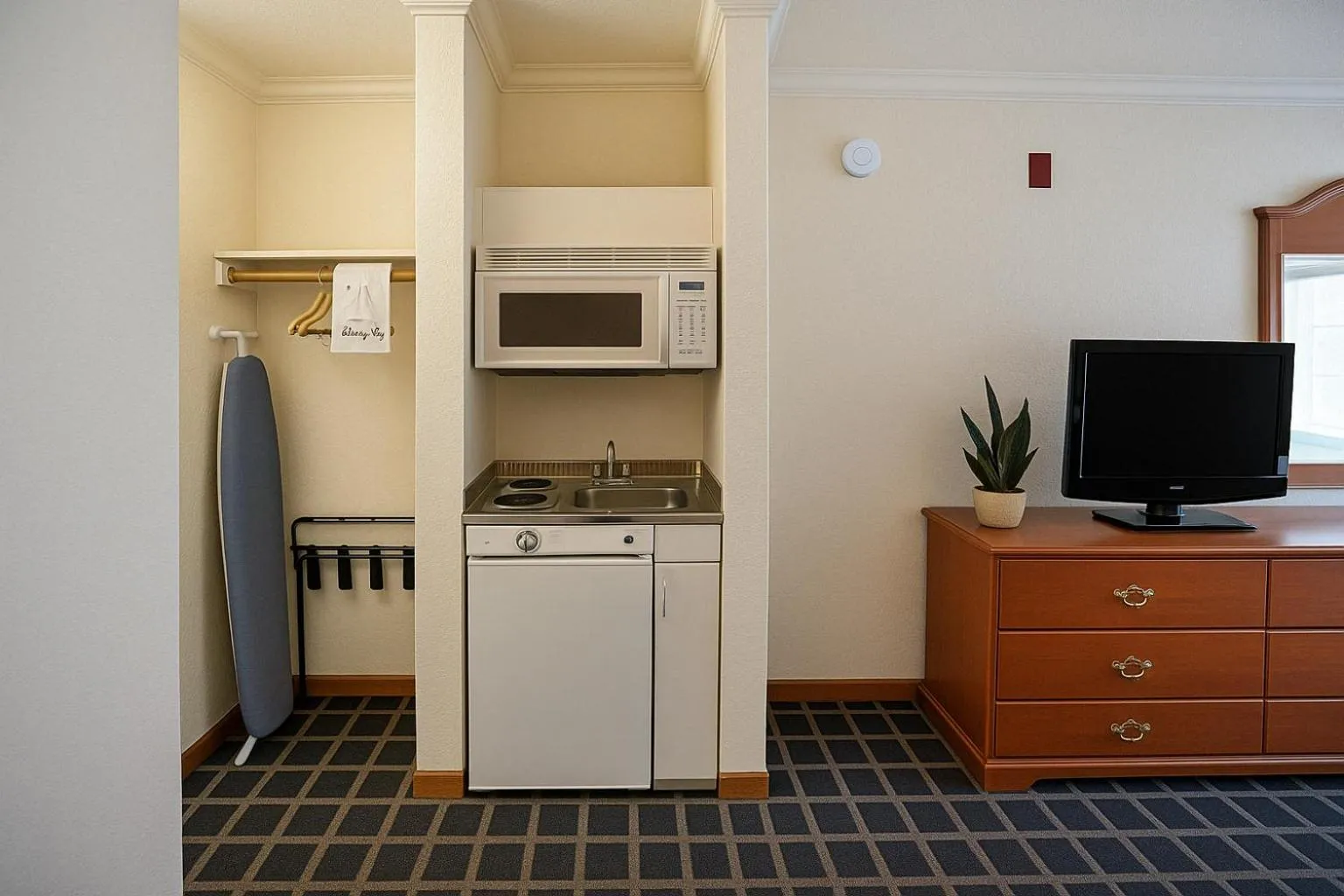 Kitchen or kitchenette in Creekside Inn & Suites