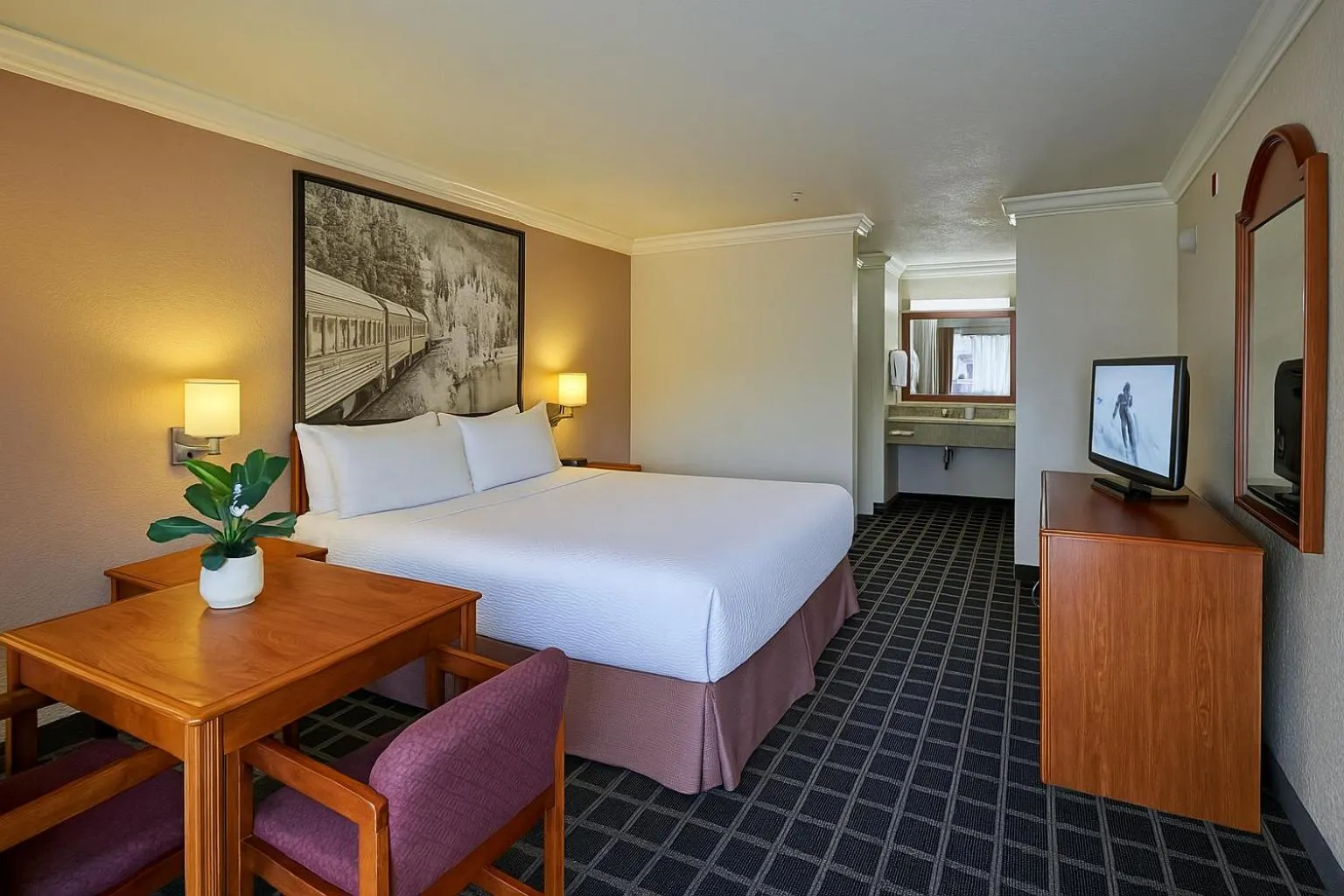 Photo of the whole room, Bed in Creekside Inn & Suites