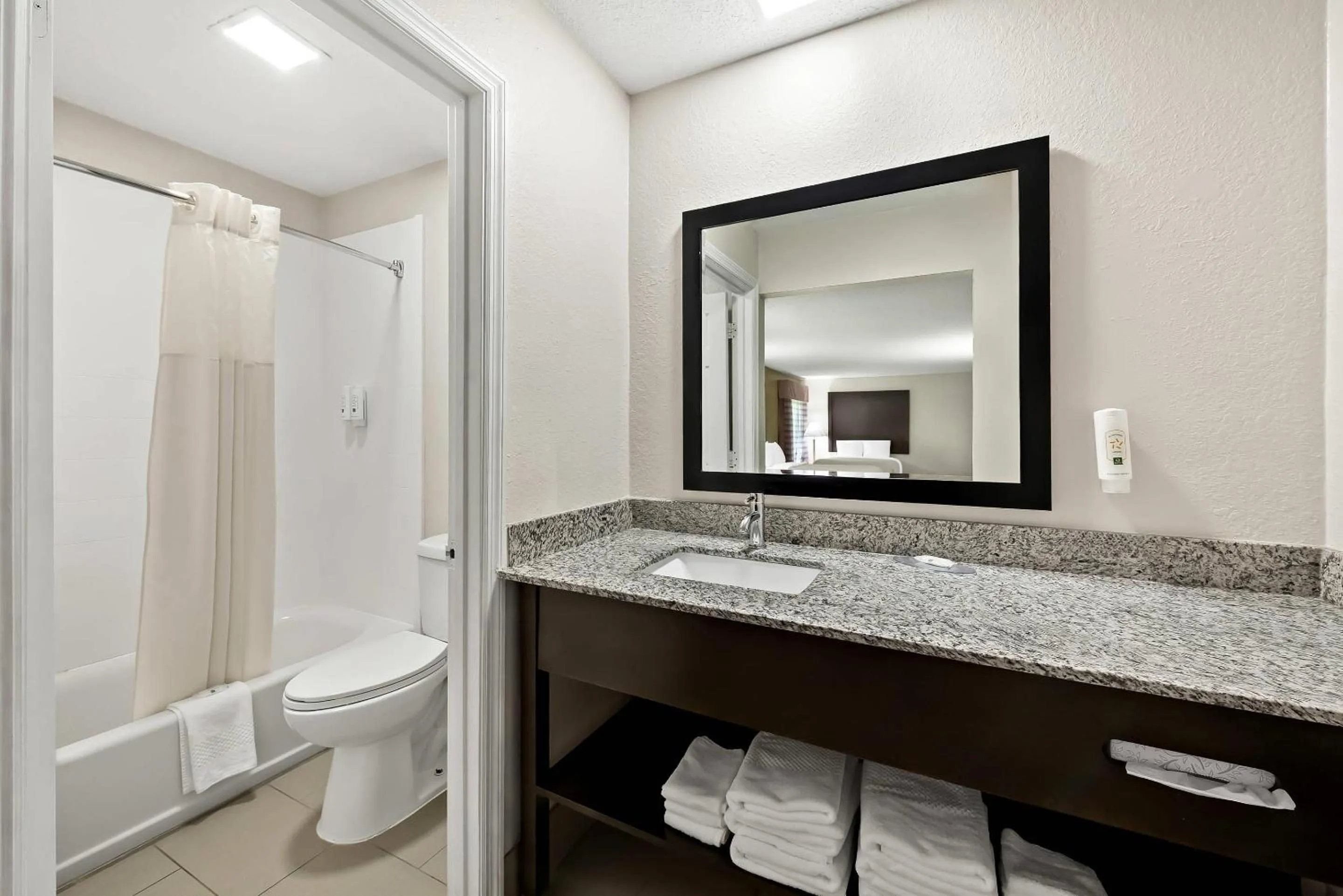 Bedroom in Quality Inn Raeford