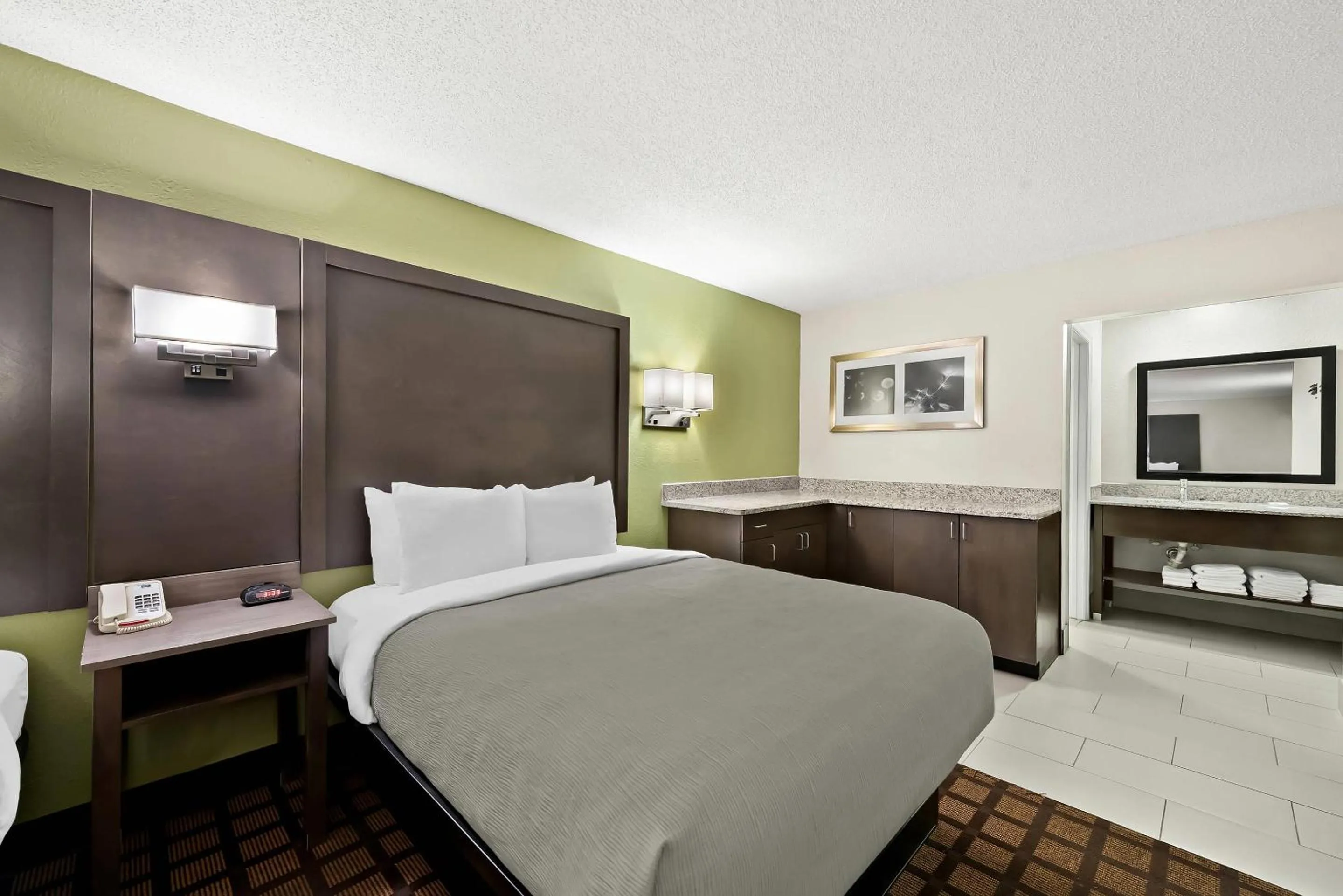 Bedroom, Bed in Quality Inn Raeford