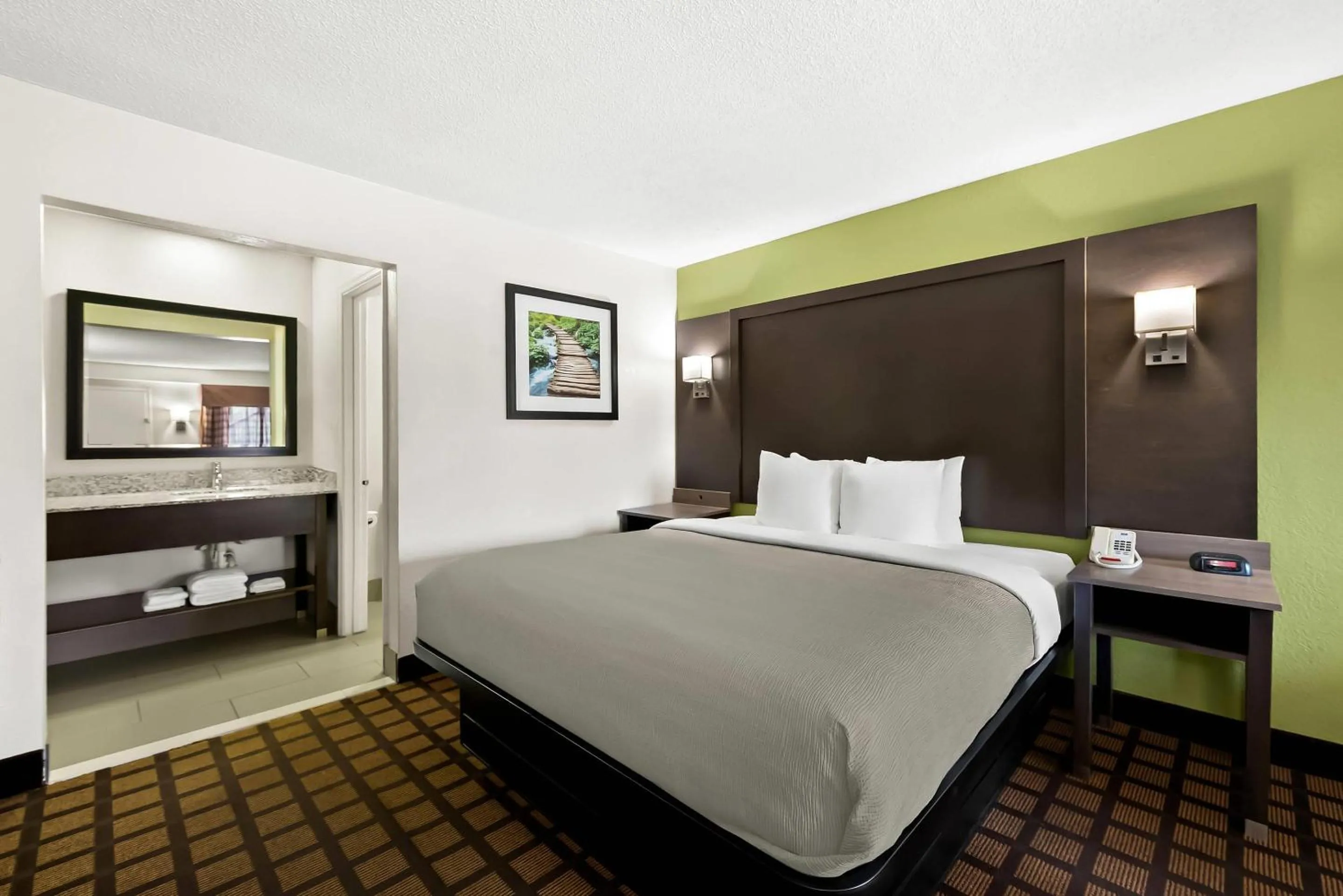 Bedroom, Bed in Quality Inn Raeford