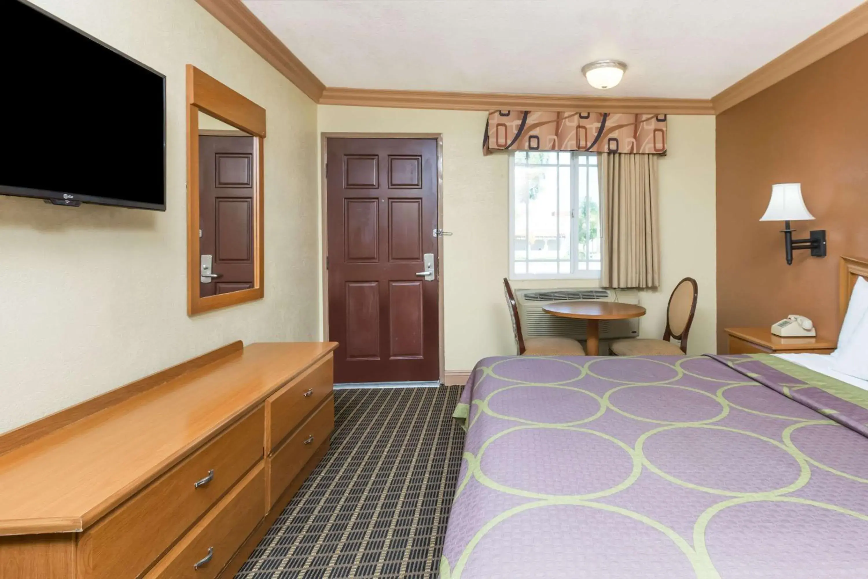 On site, Bed in Super 8 by Wyndham Azusa On site, Bed in Super 8 by Wyndham Azusa