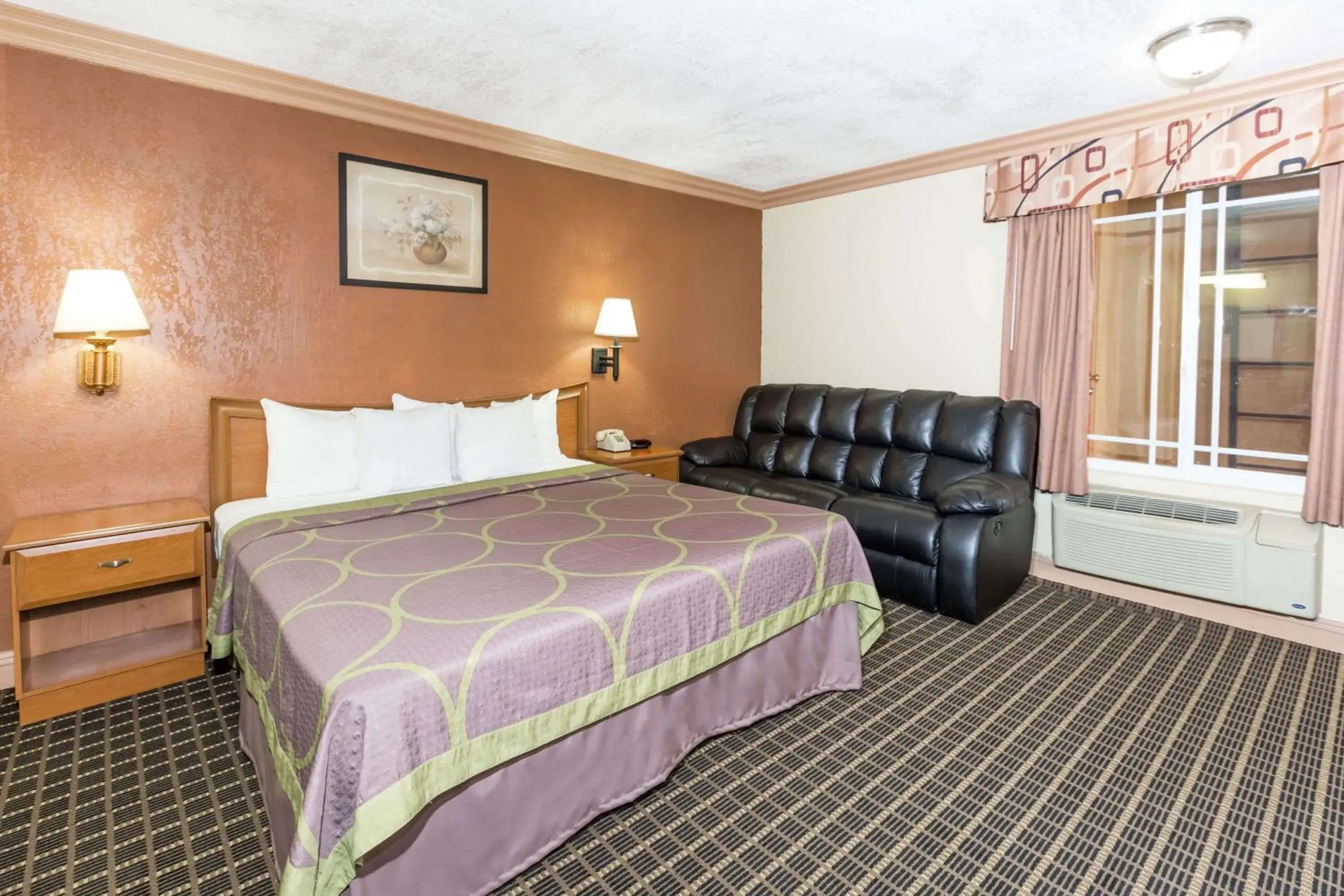 On site, Bed in Super 8 by Wyndham Azusa On site, Bed in Super 8 by Wyndham Azusa