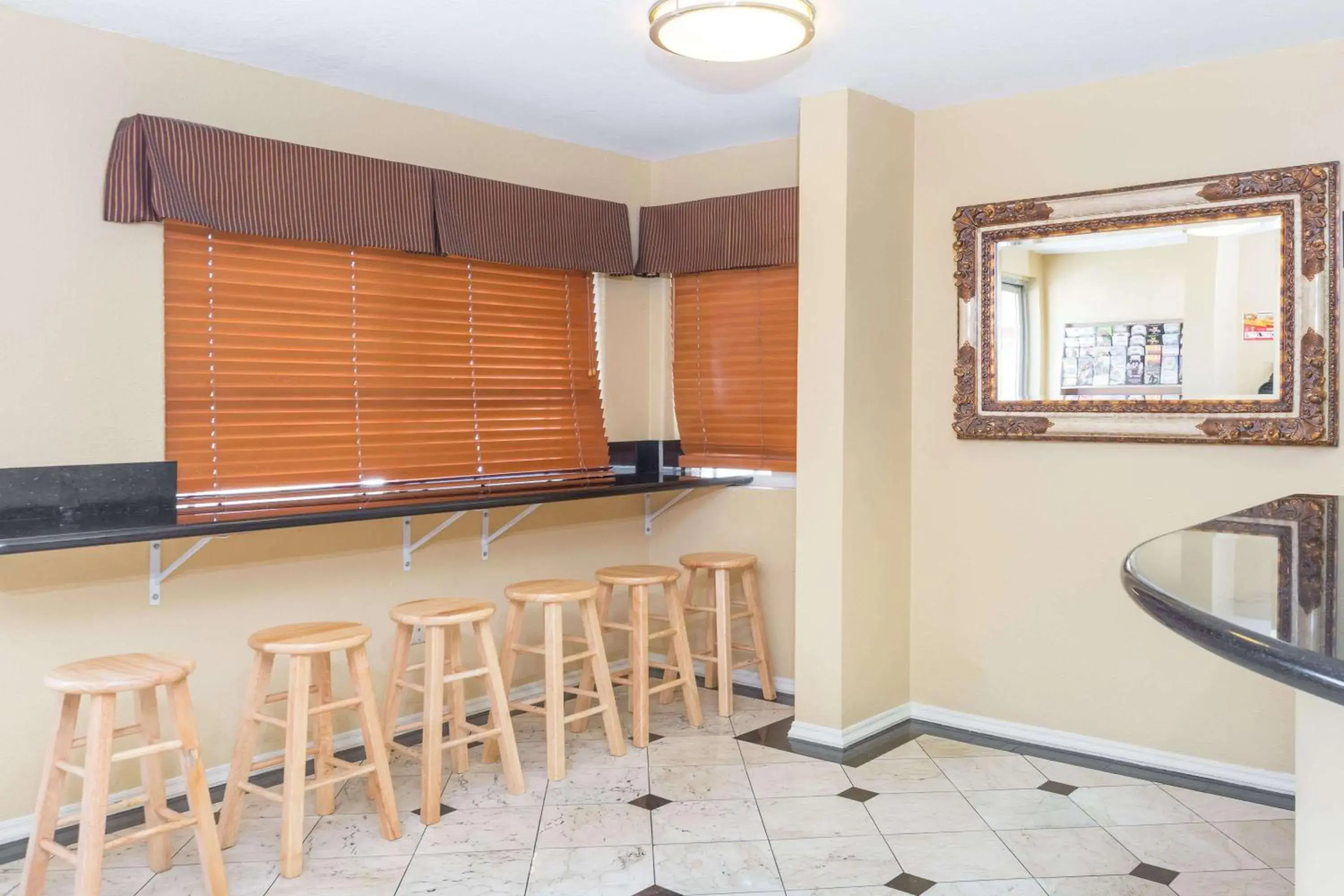 Restaurant/places to eat in Super 8 by Wyndham Azusa Restaurant/places to eat in Super 8 by Wyndham Azusa