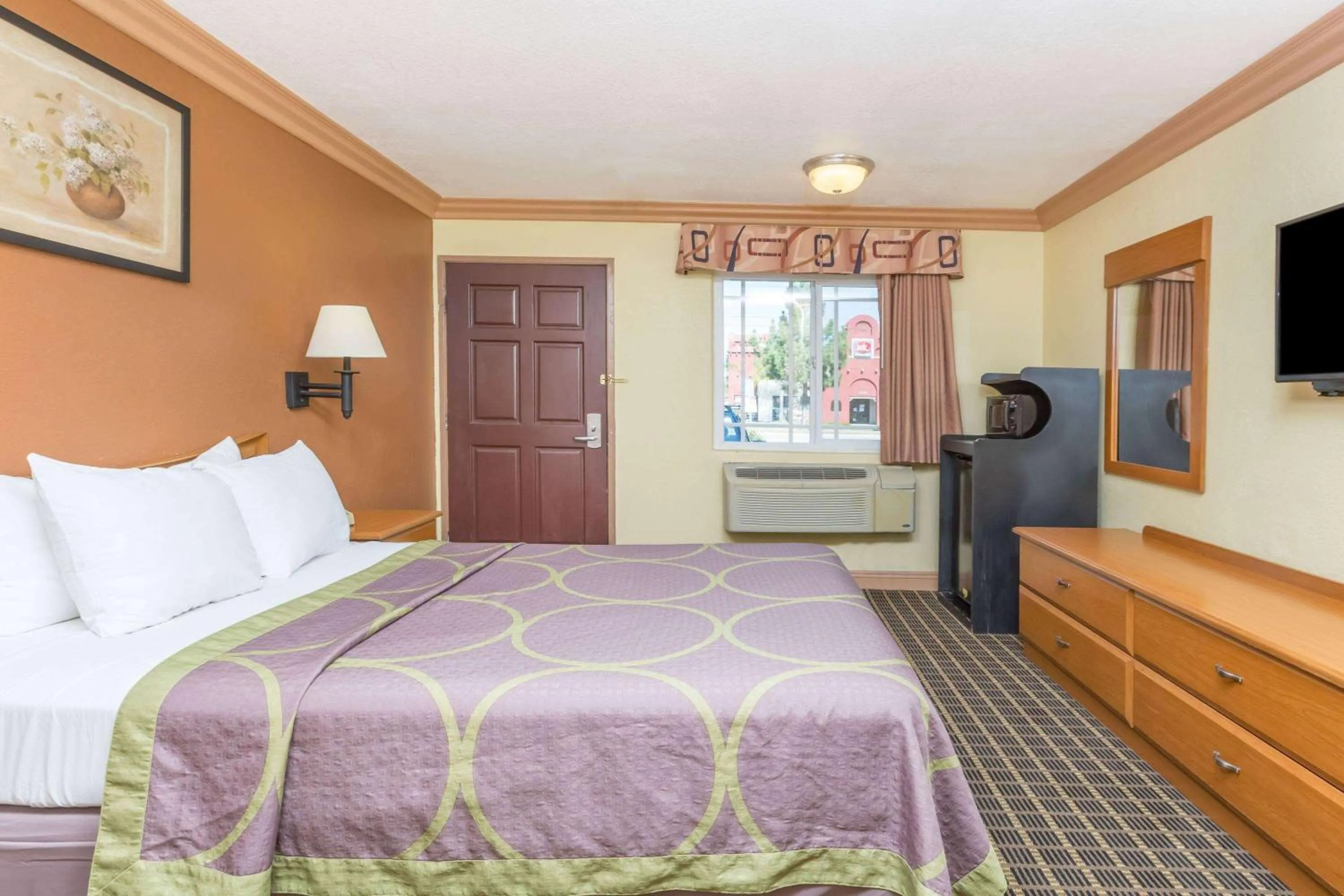 Photo of the whole room, Bed in Super 8 by Wyndham Azusa