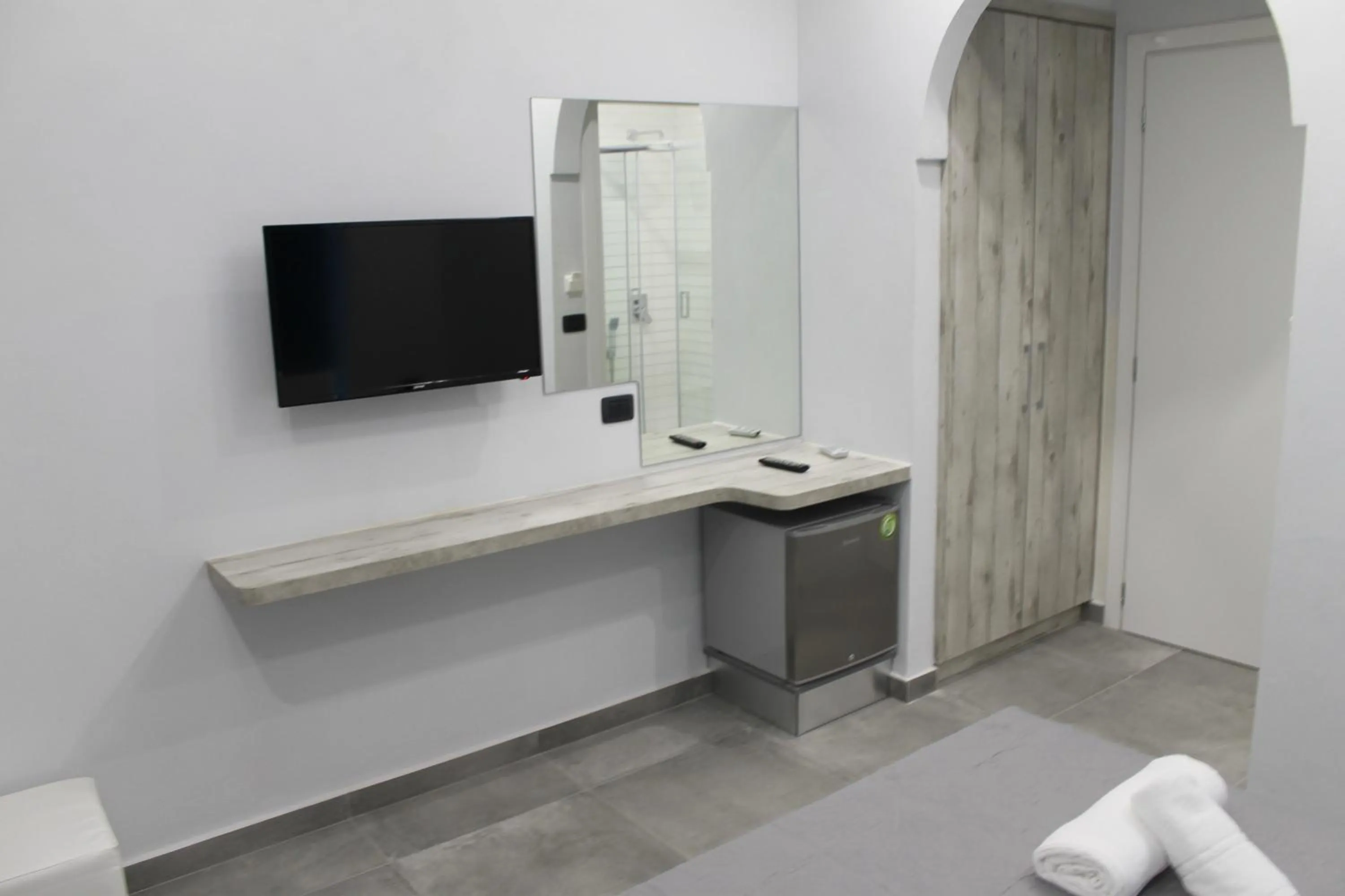 TV and multimedia in Olive Luxury Rooms