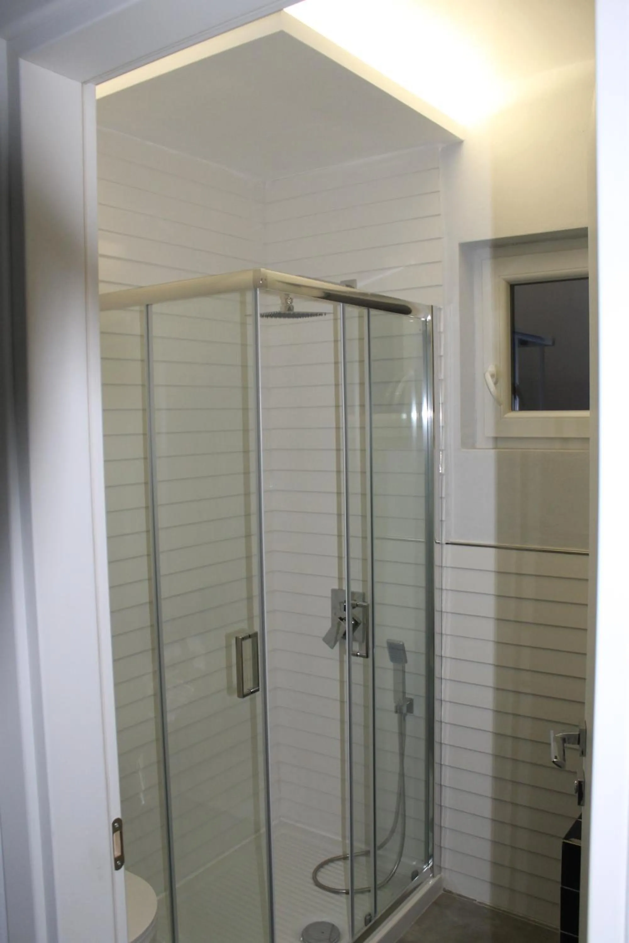 Shower in Olive Luxury Rooms