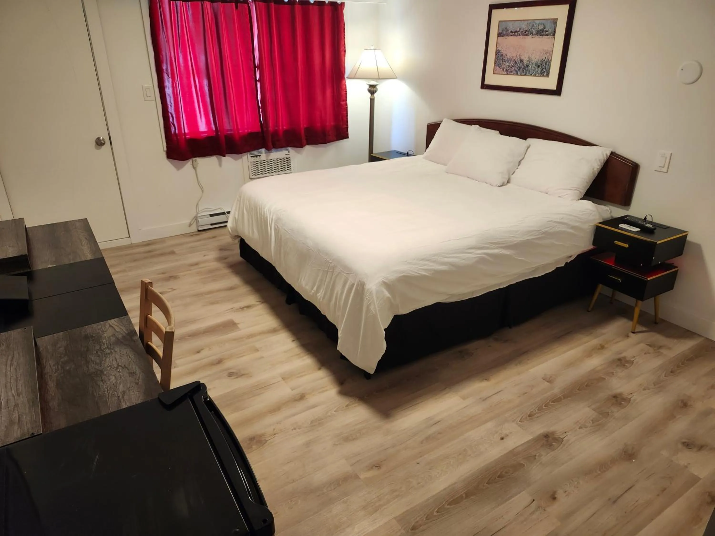 Bedroom, Bed in Cache Creek Inn