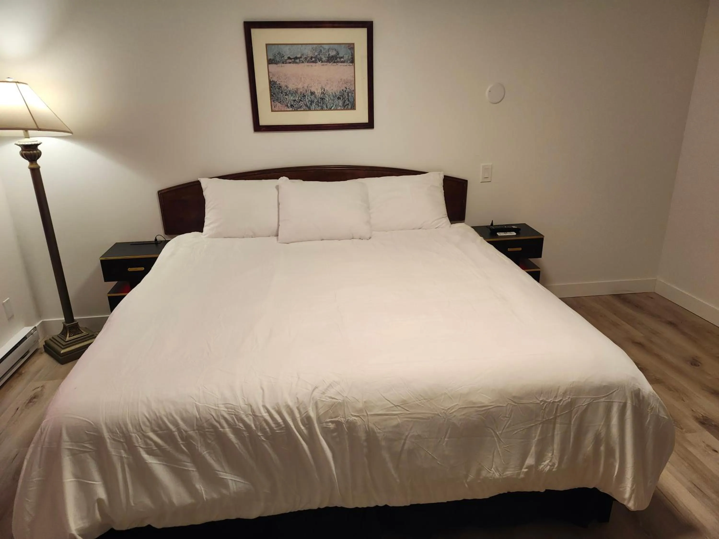 Bedroom, Bed in Cache Creek Inn
