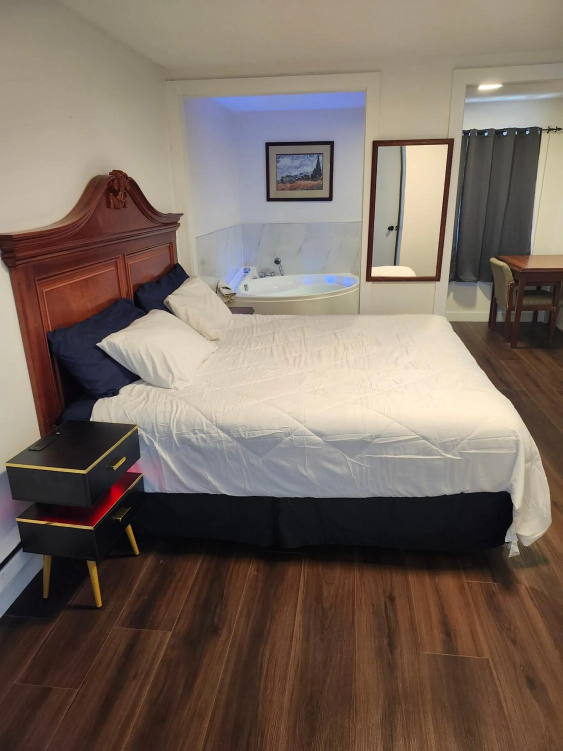 Bedroom, Bed in Cache Creek Inn