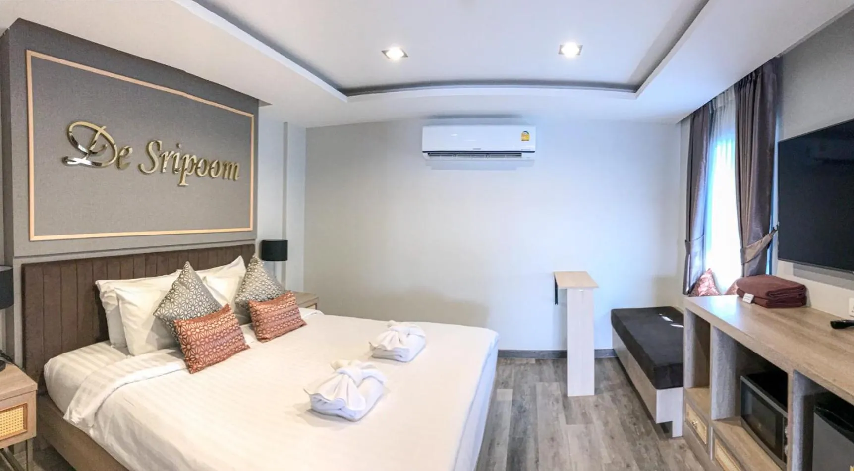 Bed in Hotel De Sripoom