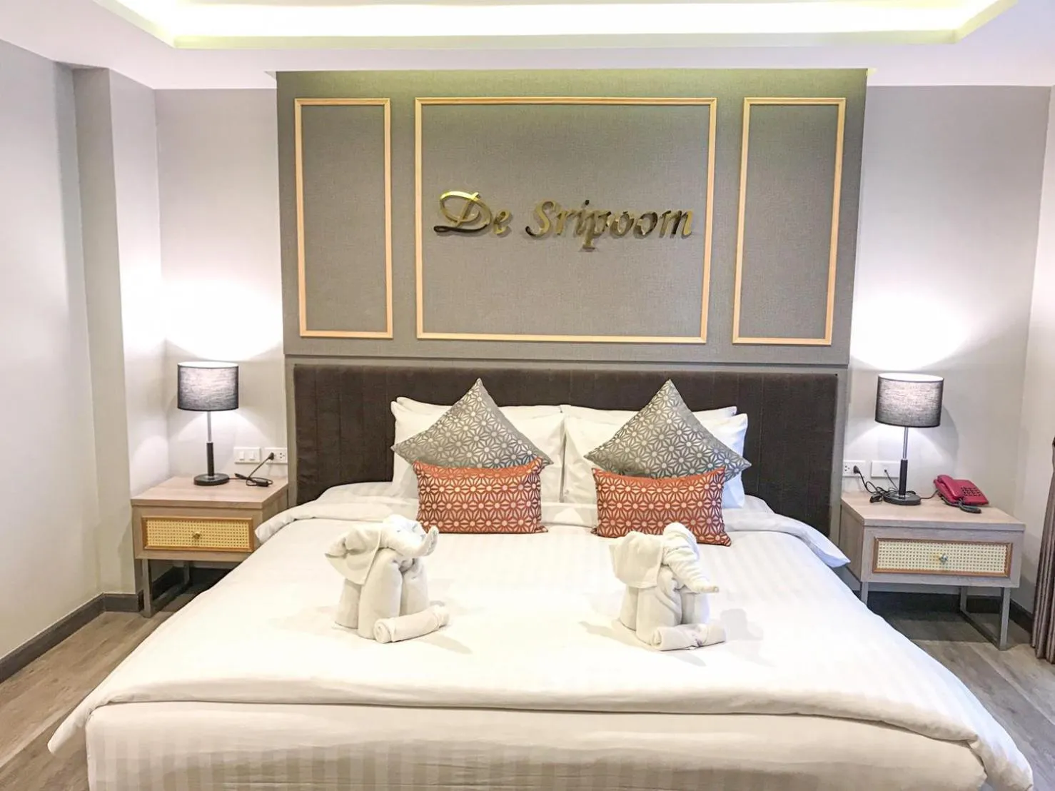 Bed in Hotel De Sripoom