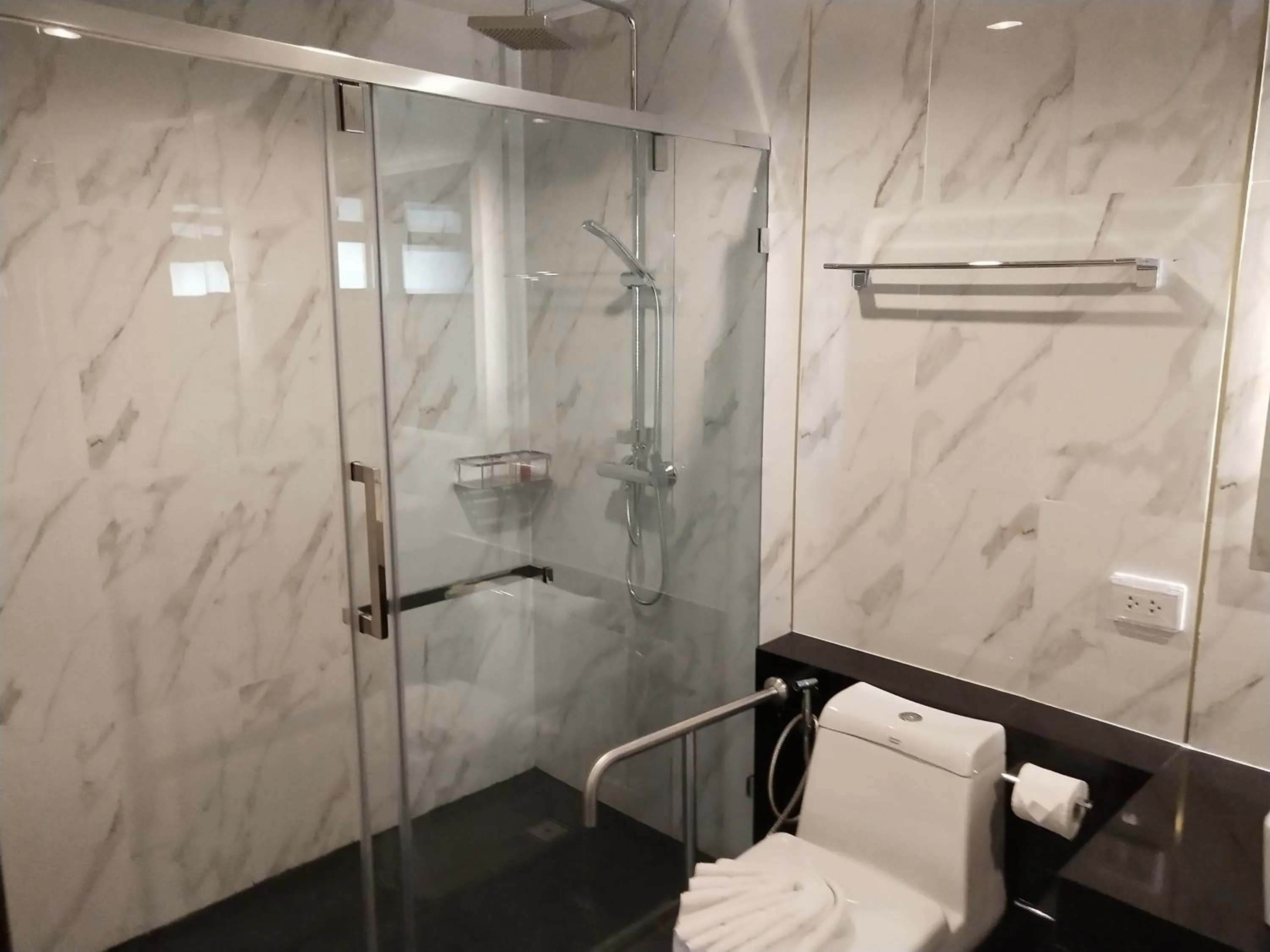 Bathroom in Hotel De Sripoom