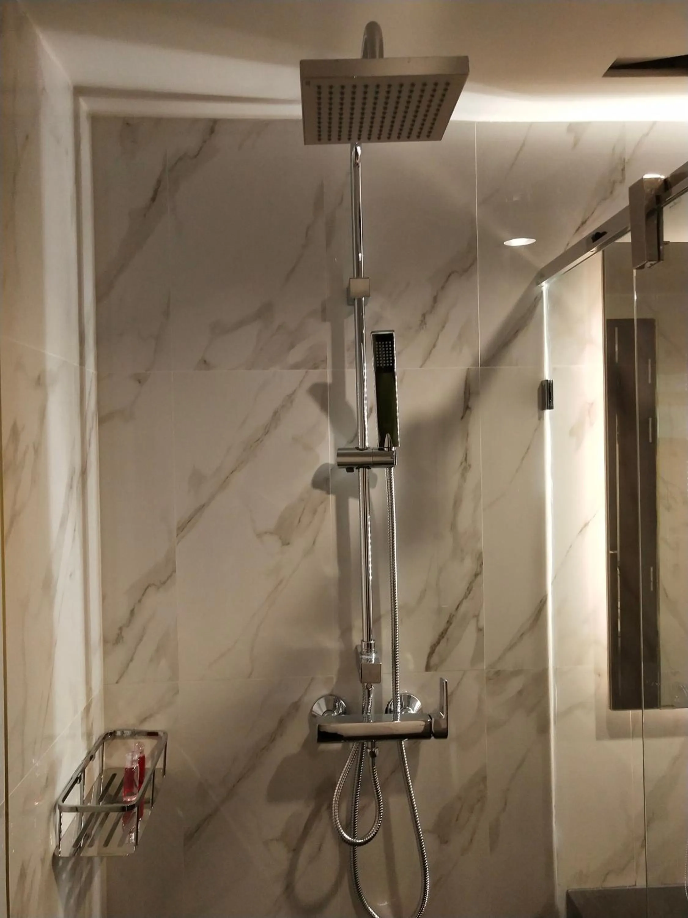 Bathroom in Hotel De Sripoom