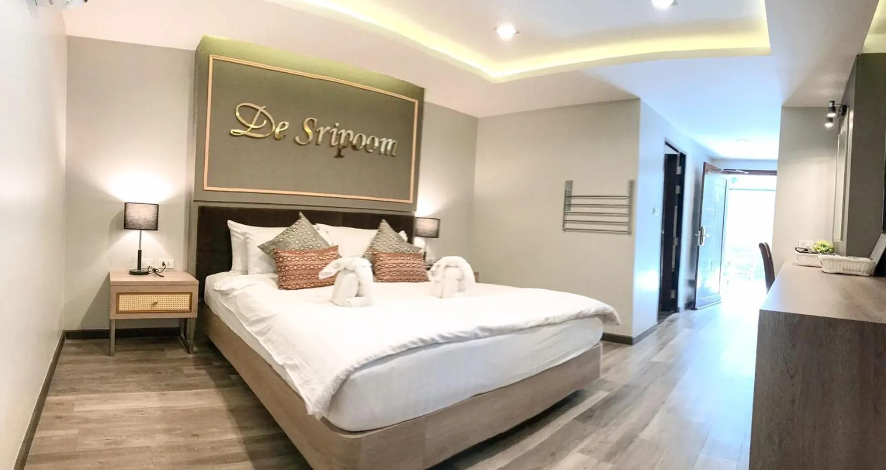 Bed in Hotel De Sripoom
