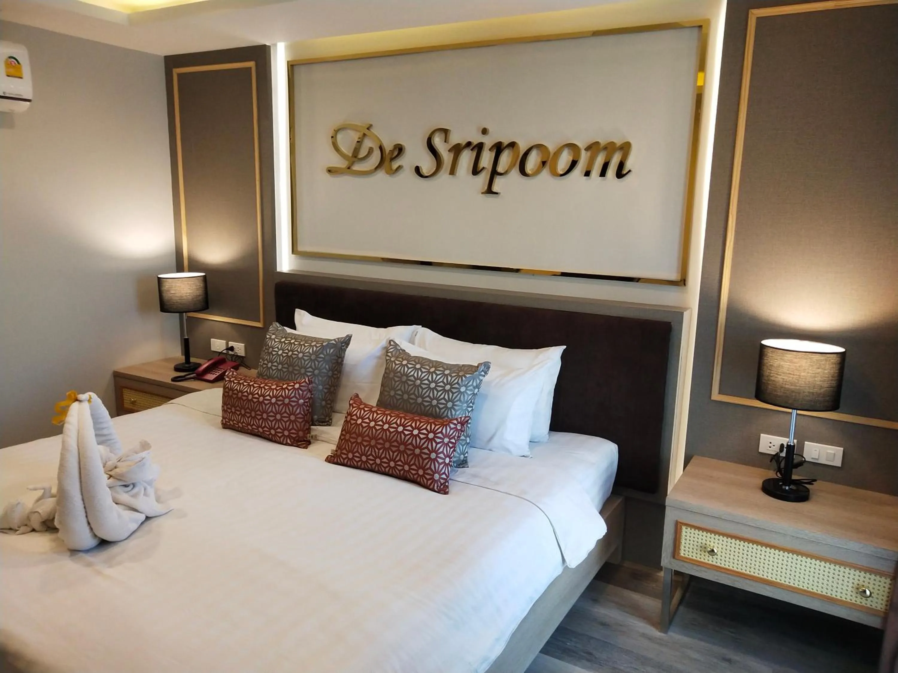 Bedroom, Bed in Hotel De Sripoom