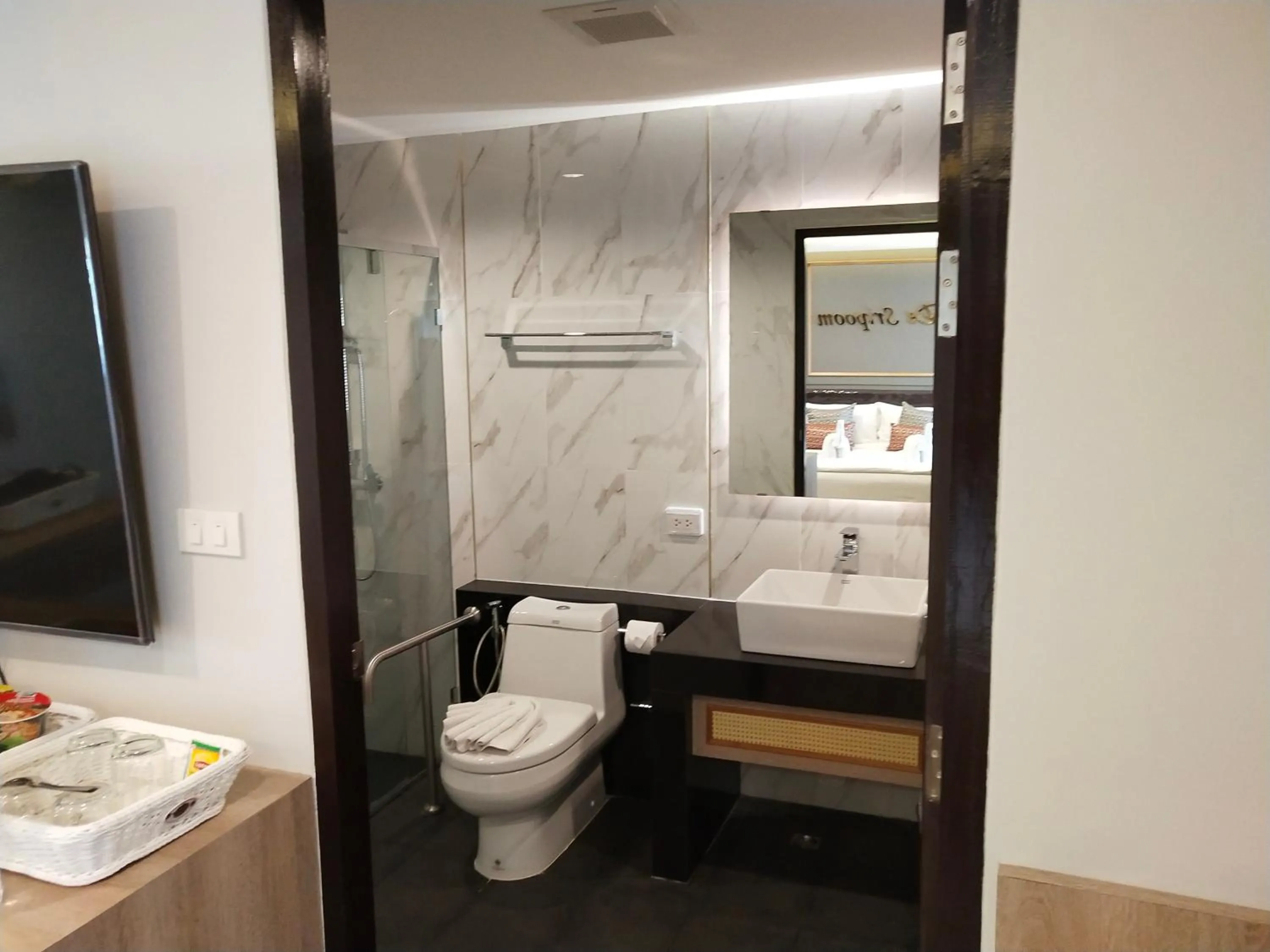 Bathroom in Hotel De Sripoom