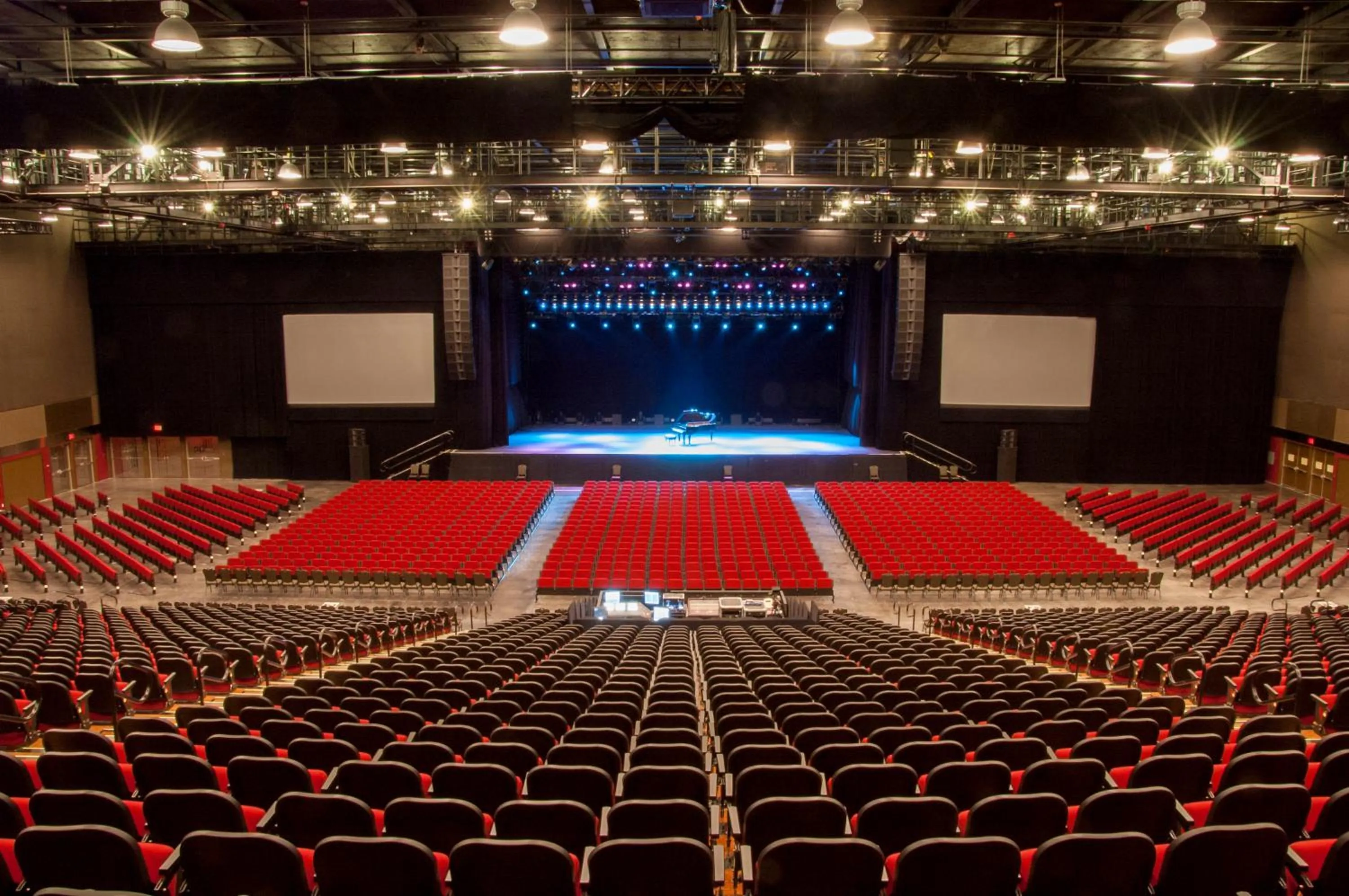 Evening entertainment in Caesars Windsor, A Caesars Destination