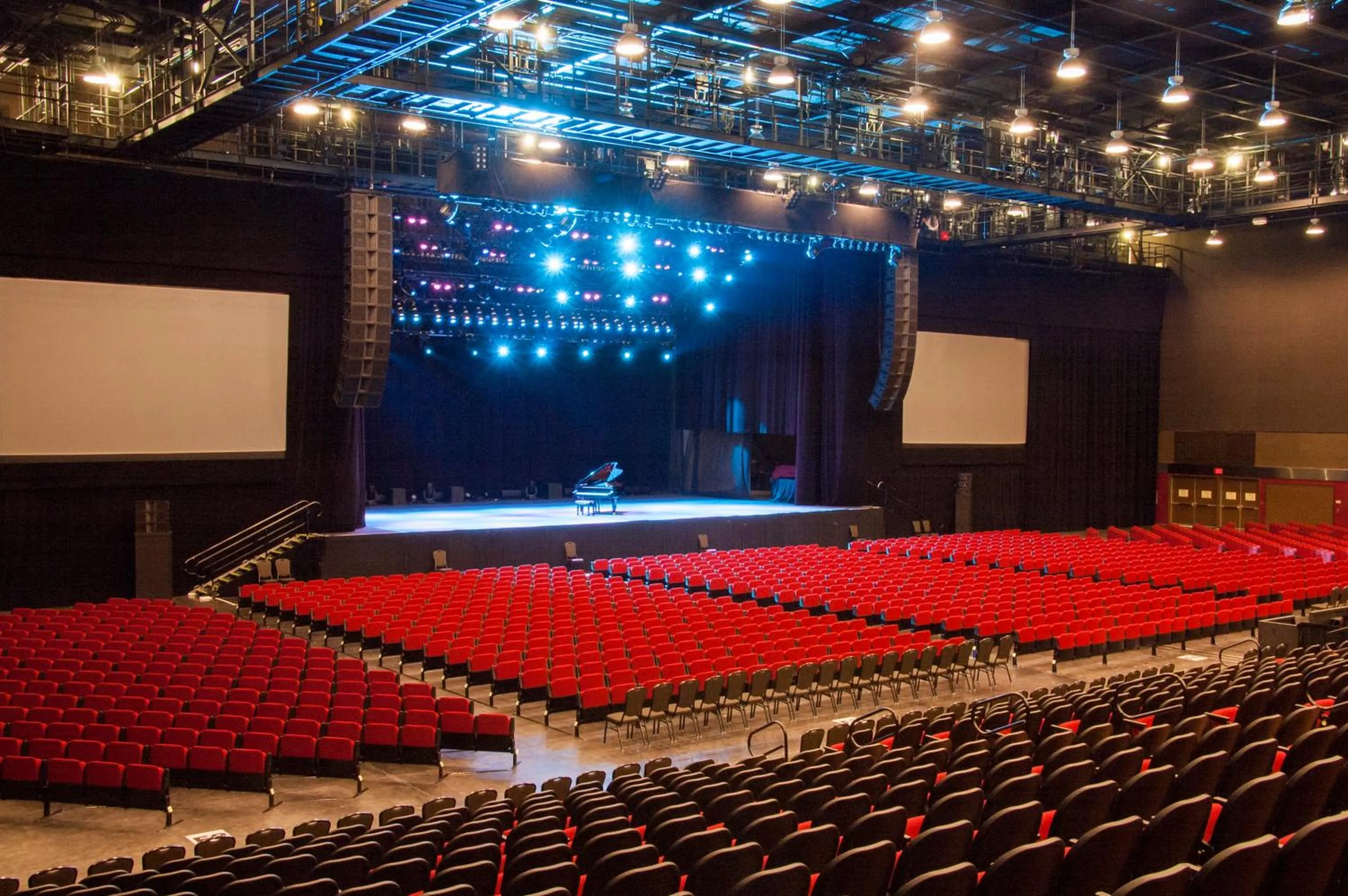 Evening entertainment in Caesars Windsor, A Caesars Destination