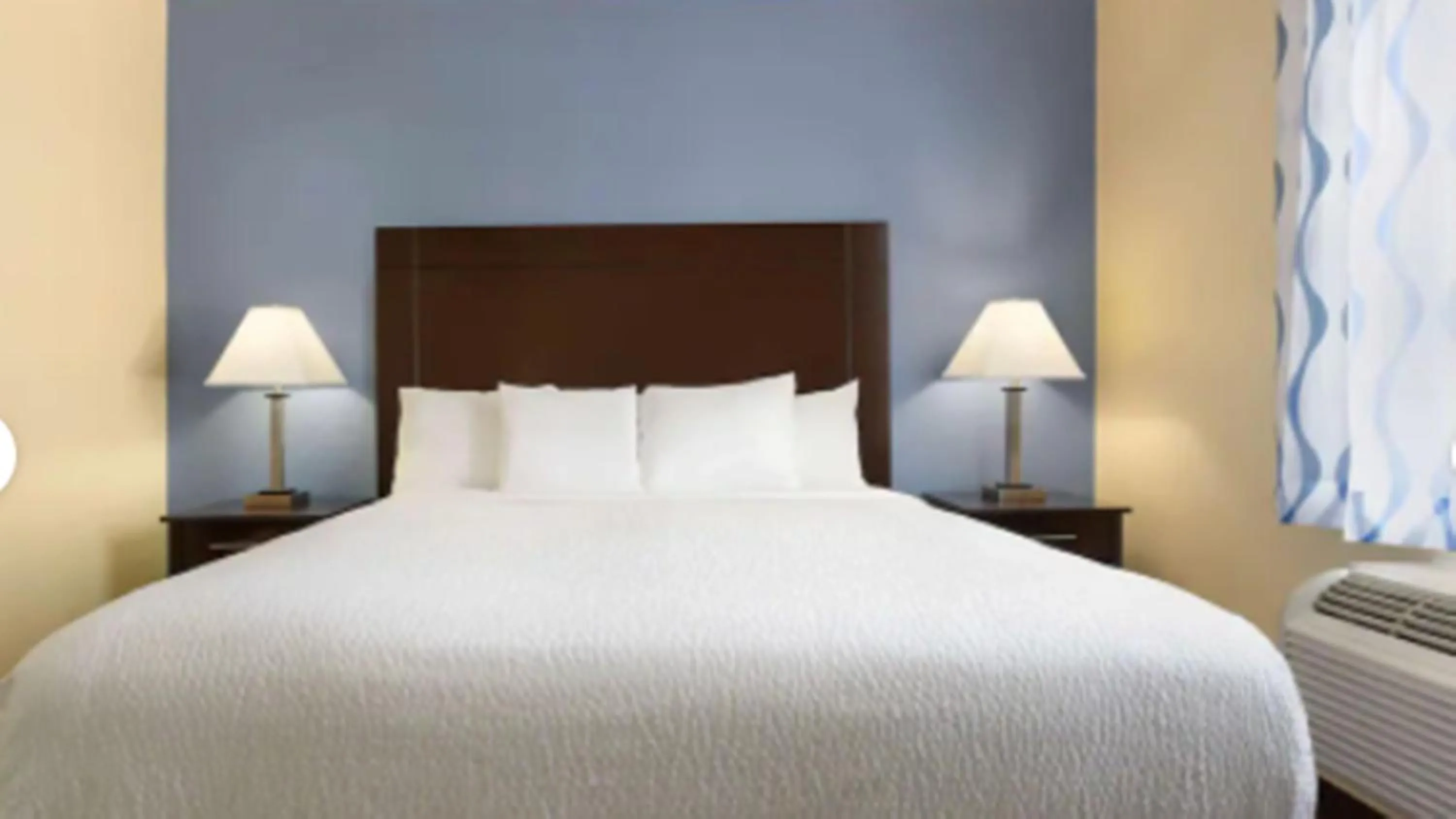 Bed in Days Inn & Suites by Wyndham DFW Airport South-Euless