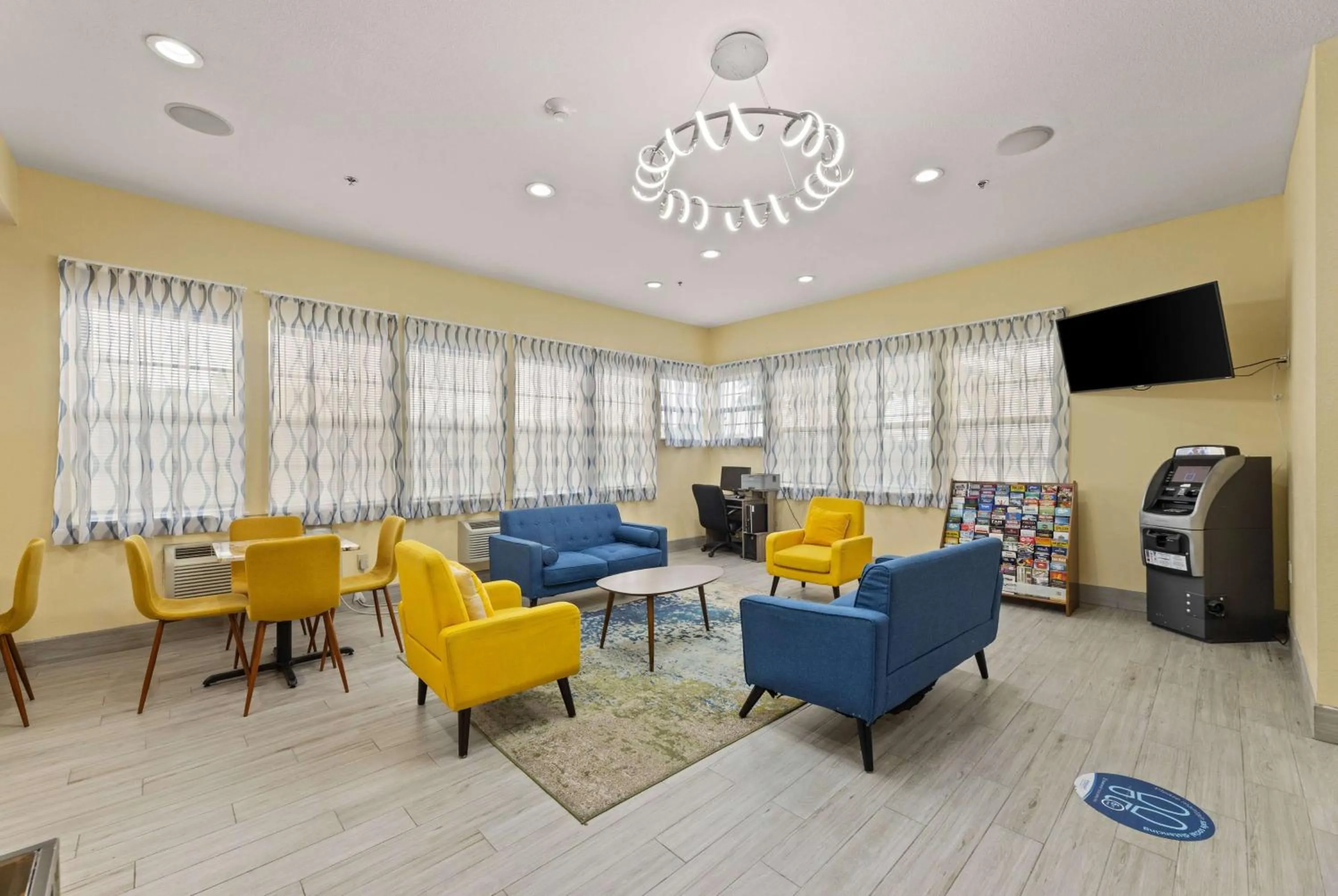 Lobby or reception in Days Inn & Suites by Wyndham DFW Airport South-Euless