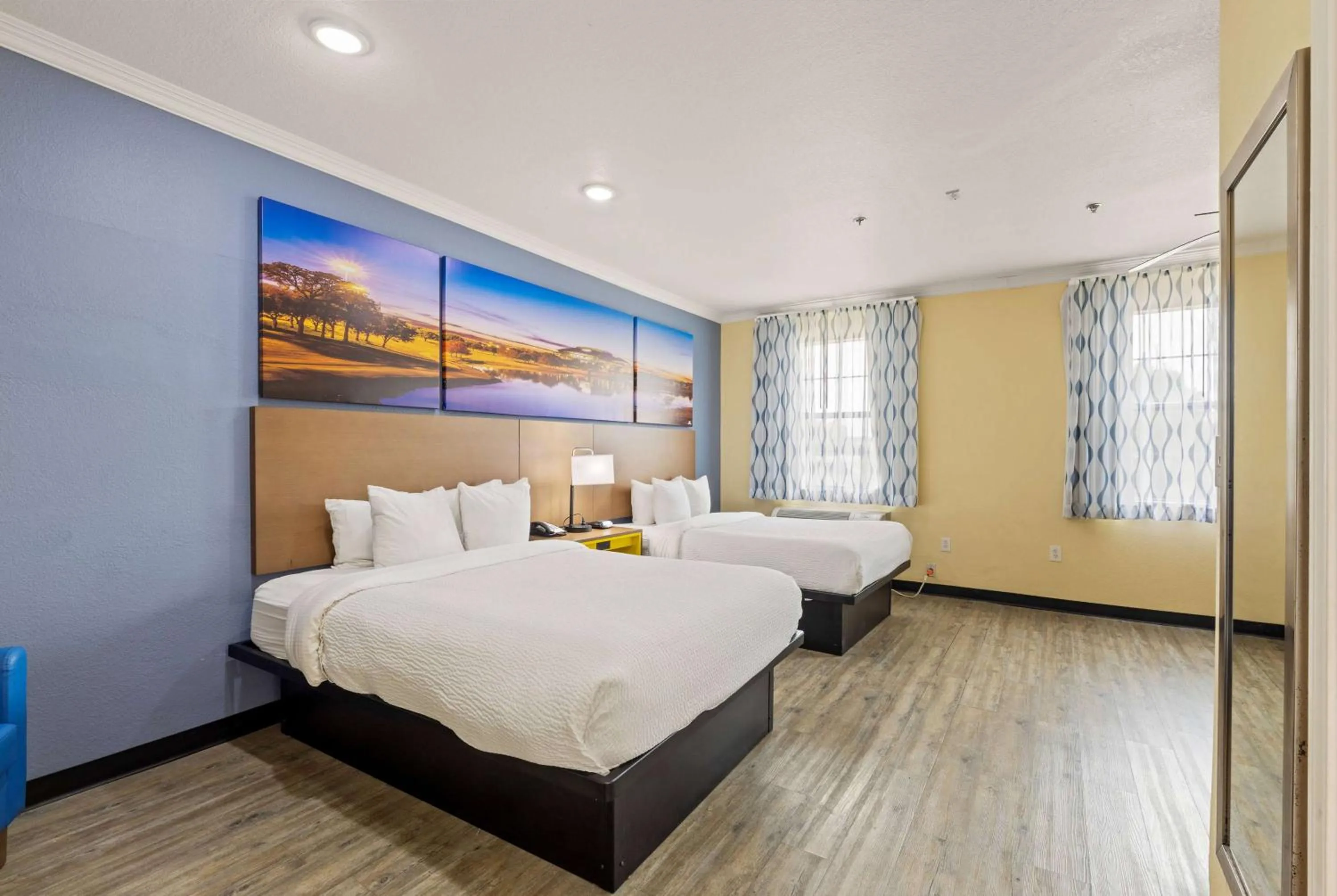 Photo of the whole room, Bed in Days Inn & Suites by Wyndham DFW Airport South-Euless