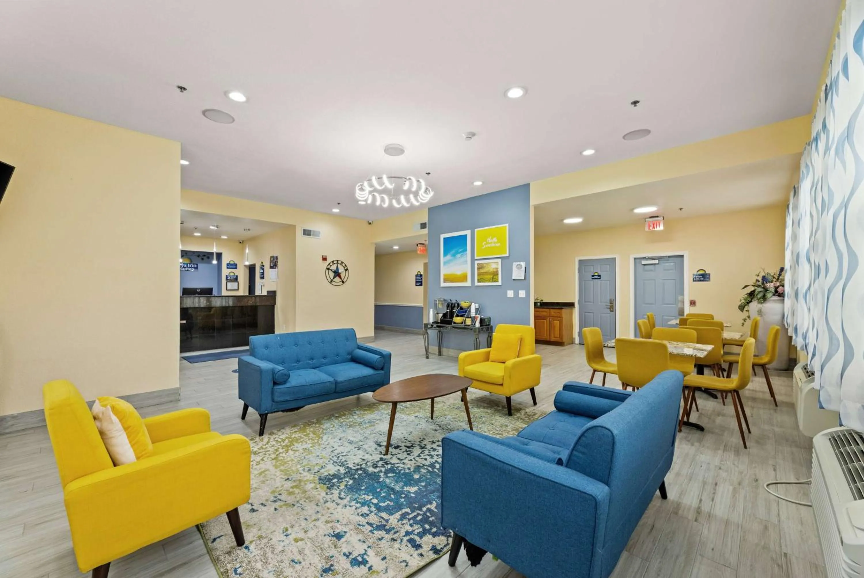 Lobby or reception in Days Inn & Suites by Wyndham DFW Airport South-Euless