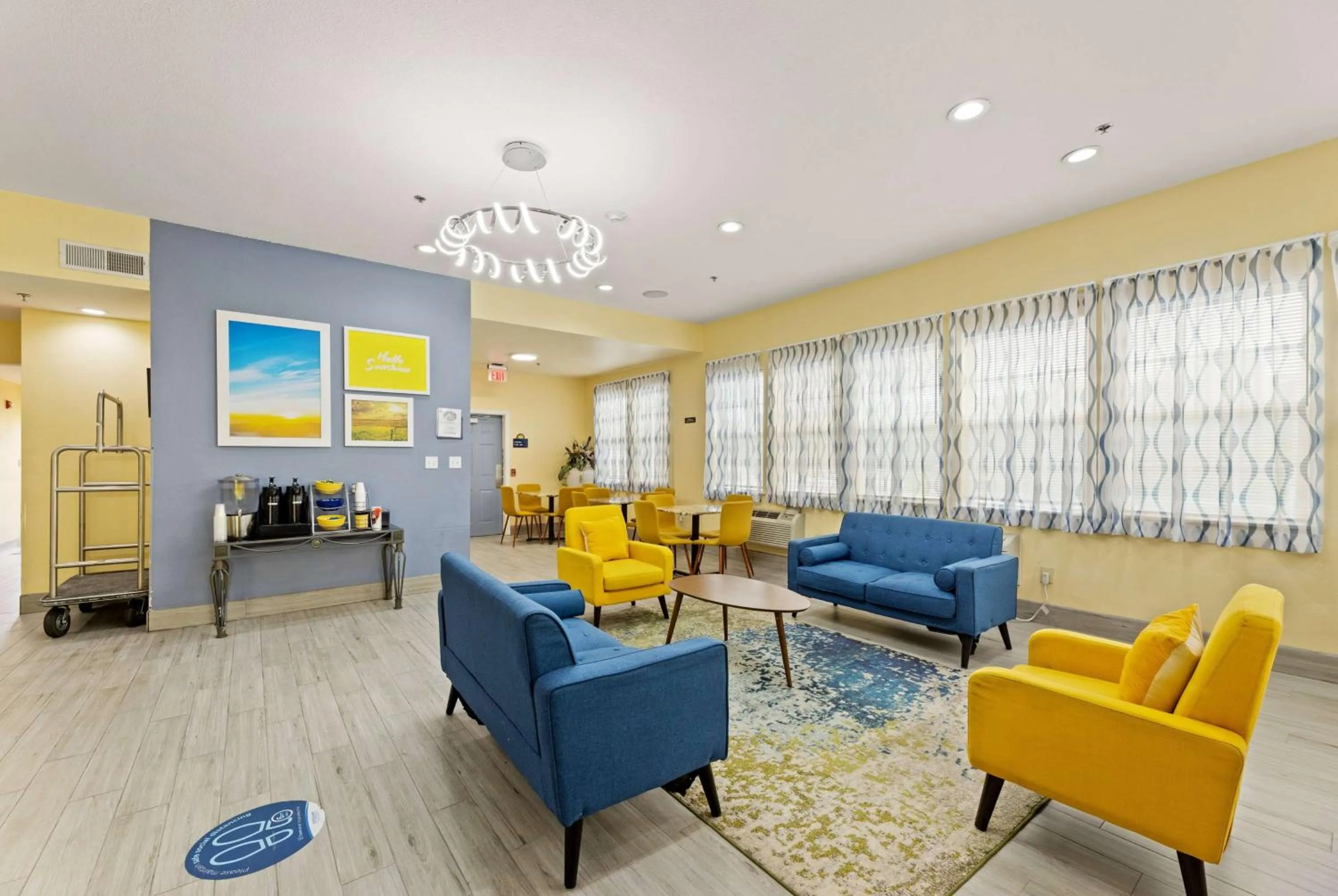 Lobby or reception in Days Inn & Suites by Wyndham DFW Airport South-Euless