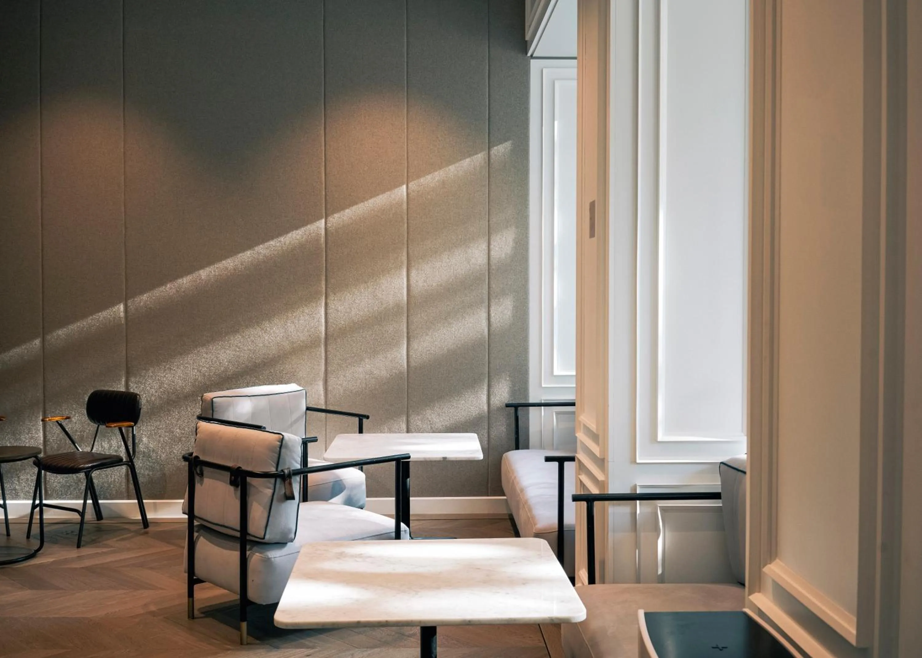 Restaurant/places to eat in Page8, Page Hotels