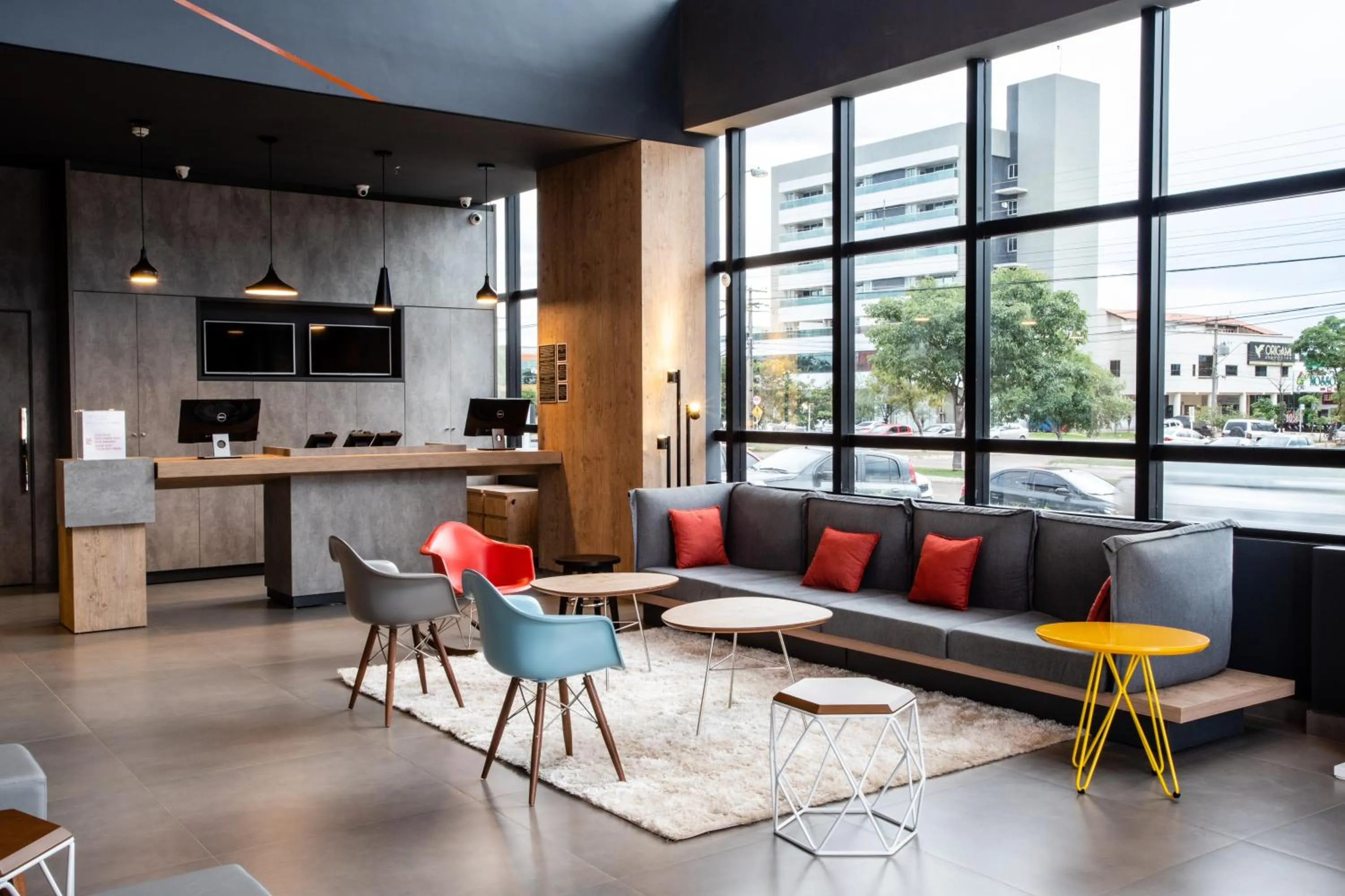 Seating area in ibis Palmas Avenida JK