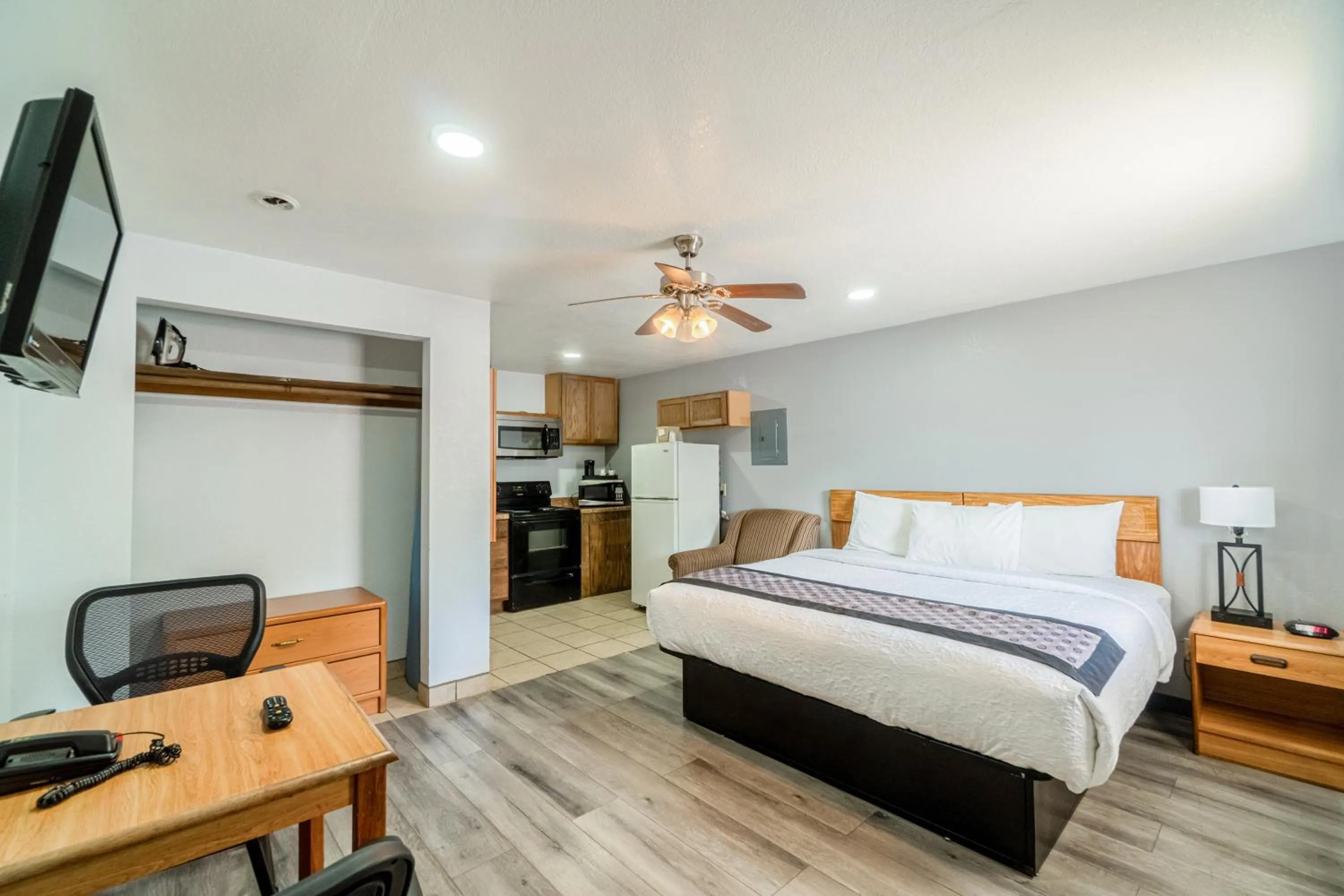 Bedroom, Bed in Purple Sage By OYO Snyder TX