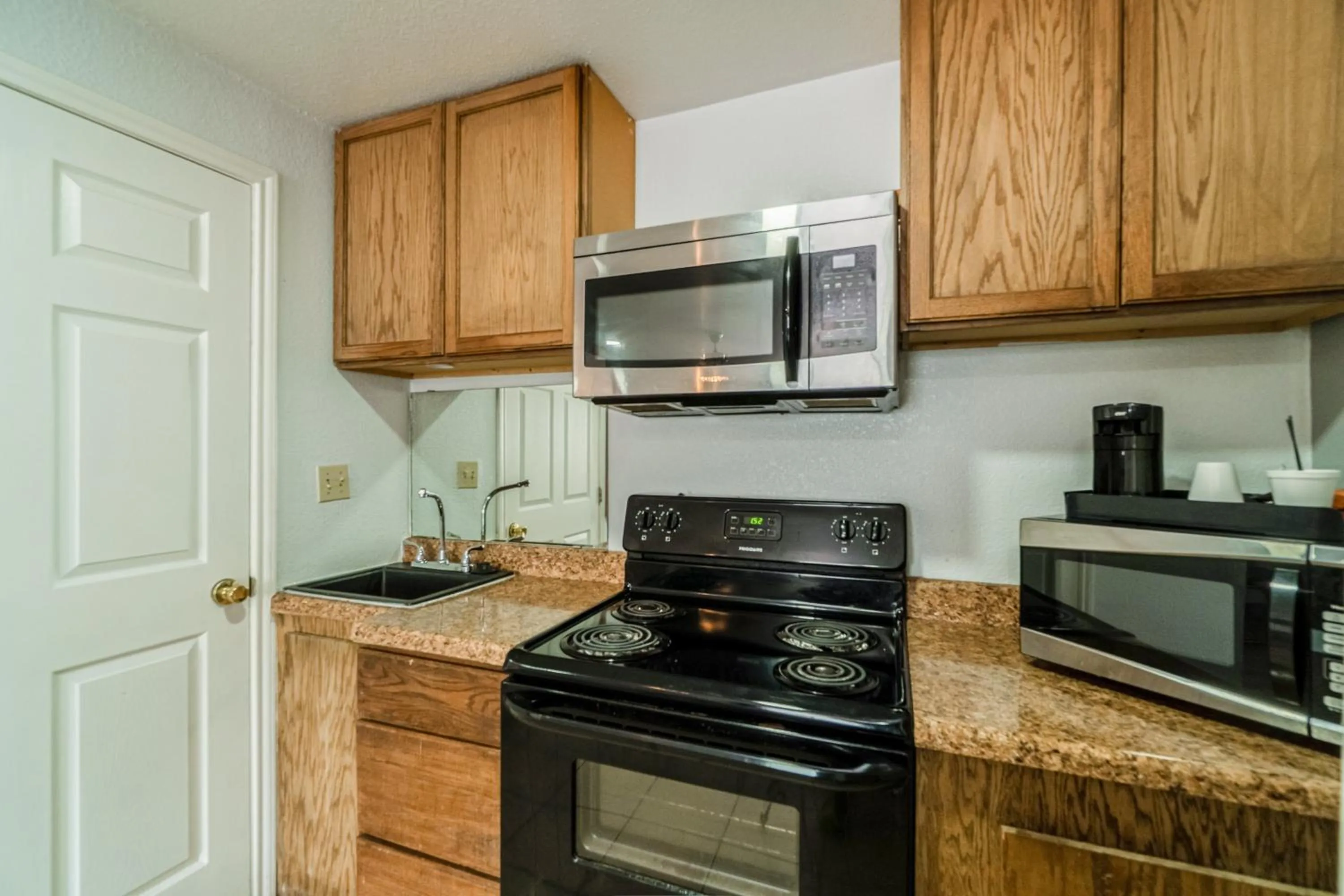 Kitchen or kitchenette in Purple Sage By OYO Snyder TX