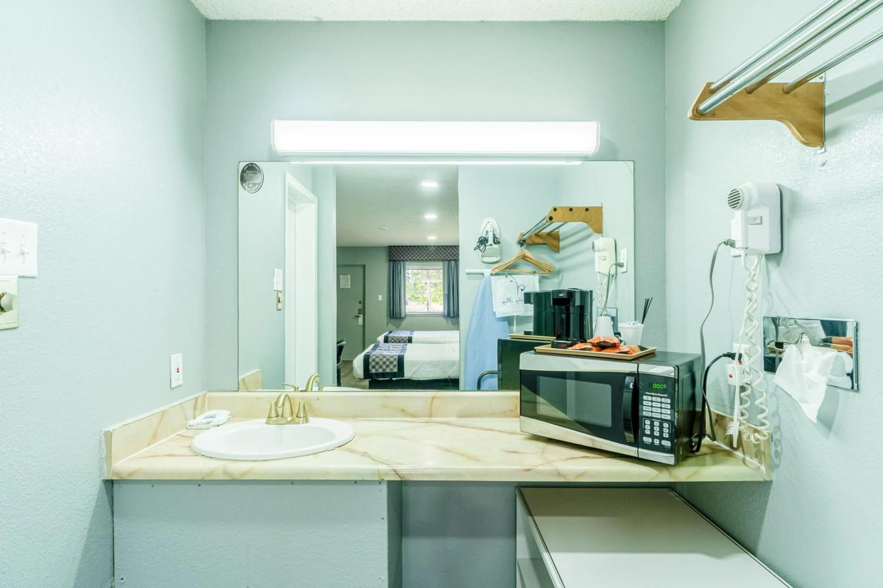 Bathroom in Purple Sage By OYO Snyder TX
