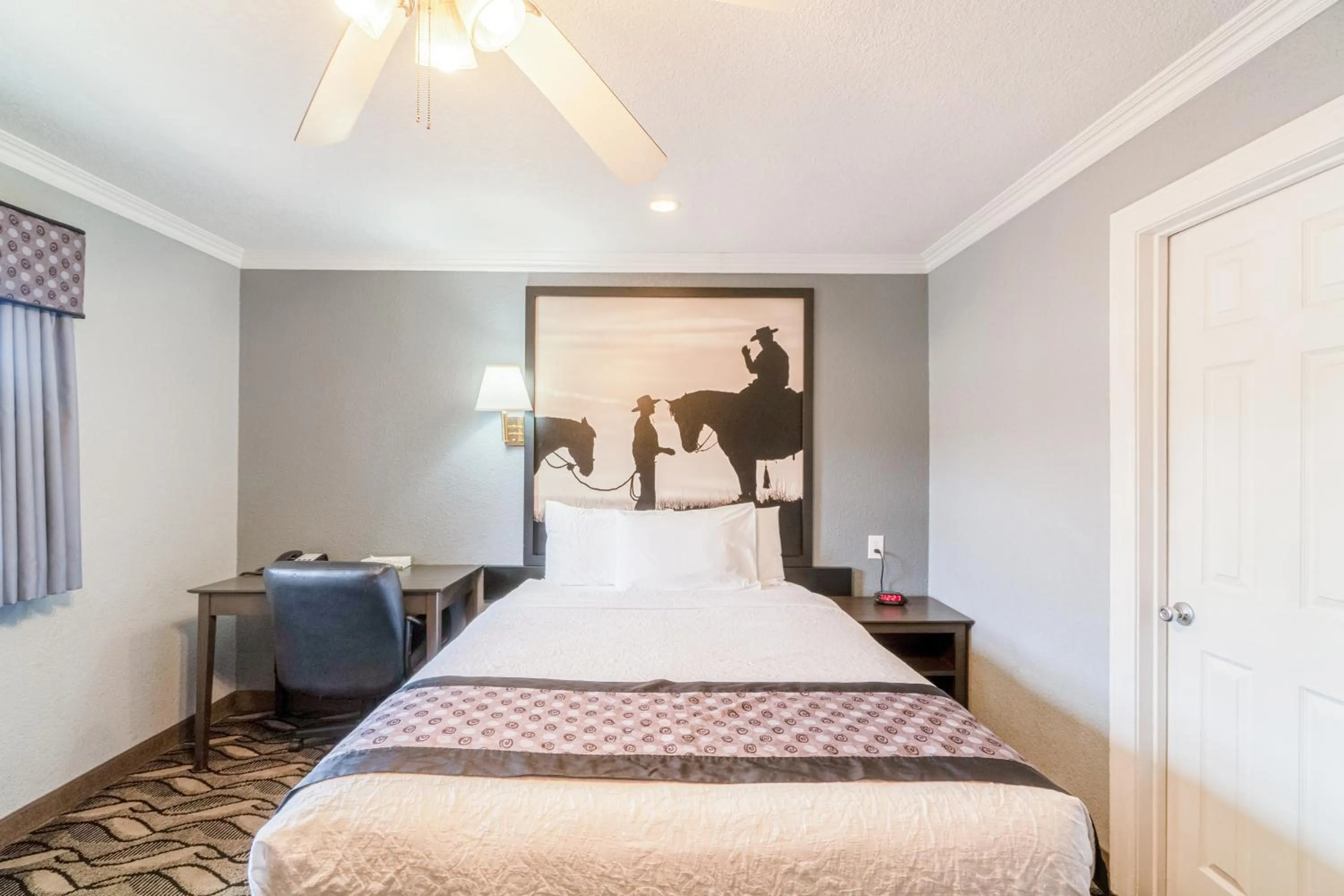 Bedroom, Bed in Purple Sage By OYO Snyder TX