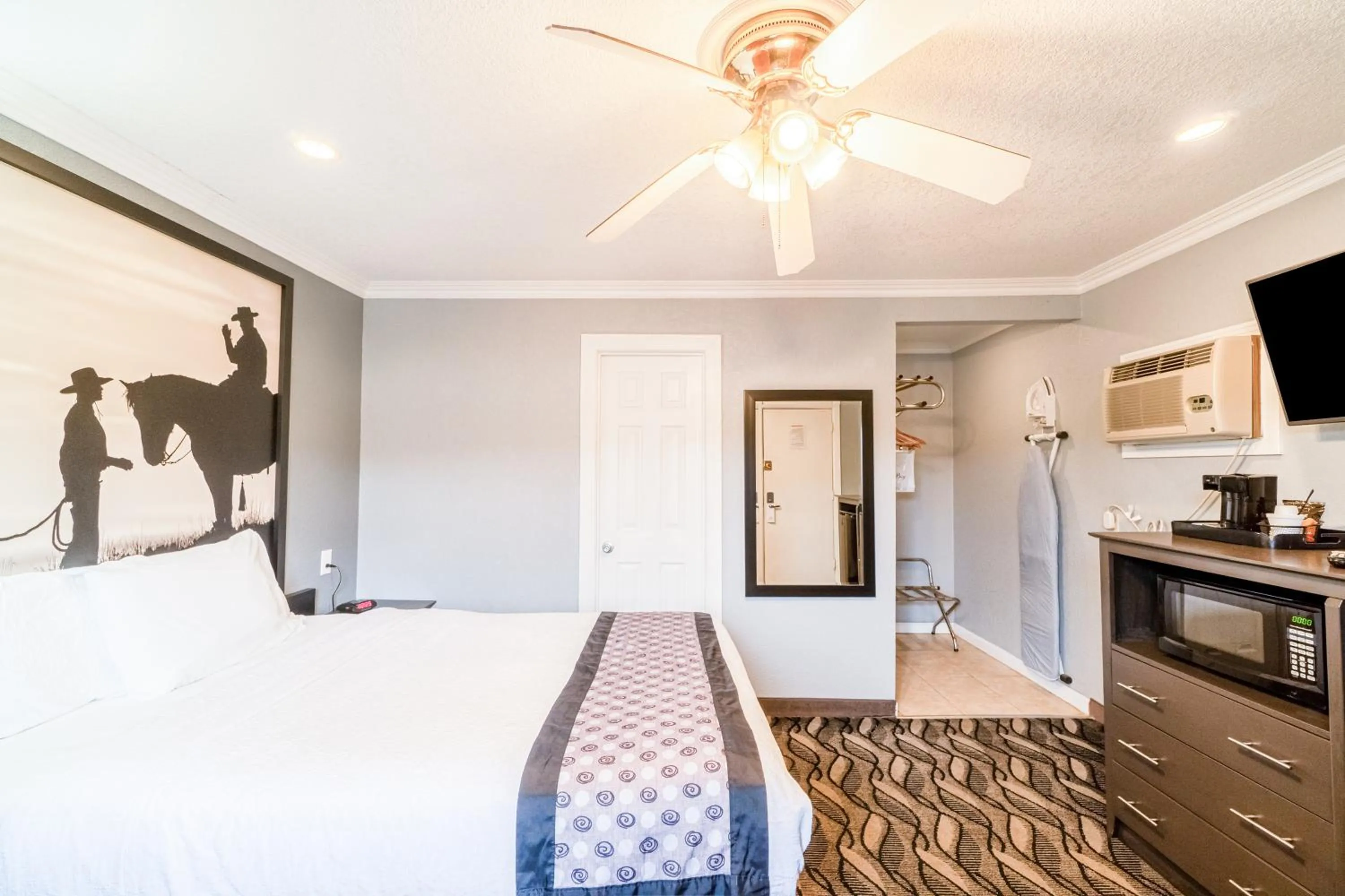 Bedroom, Bed in Purple Sage By OYO Snyder TX