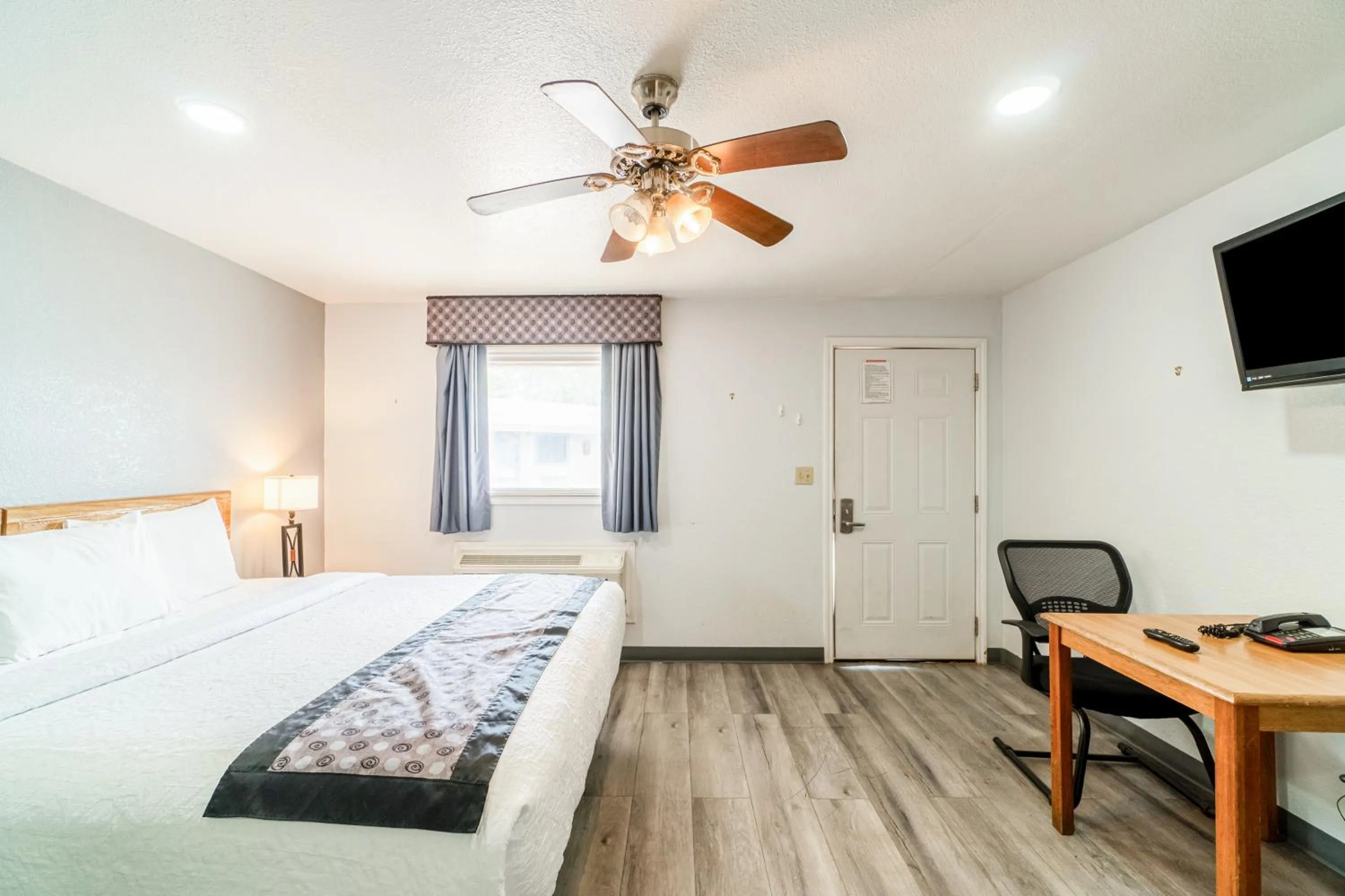 Bedroom, Bed in Purple Sage By OYO Snyder TX