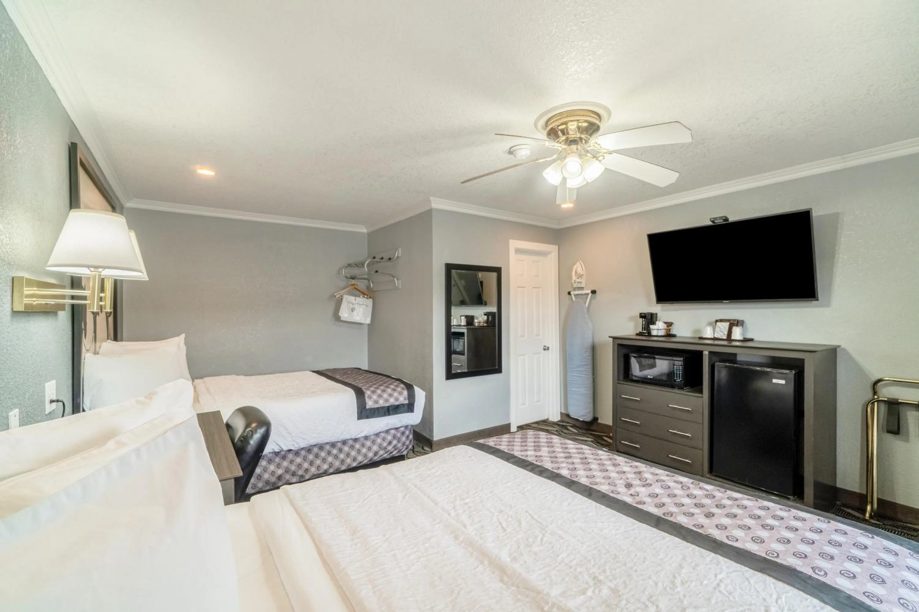 Bedroom, Bed in Purple Sage By OYO Snyder TX