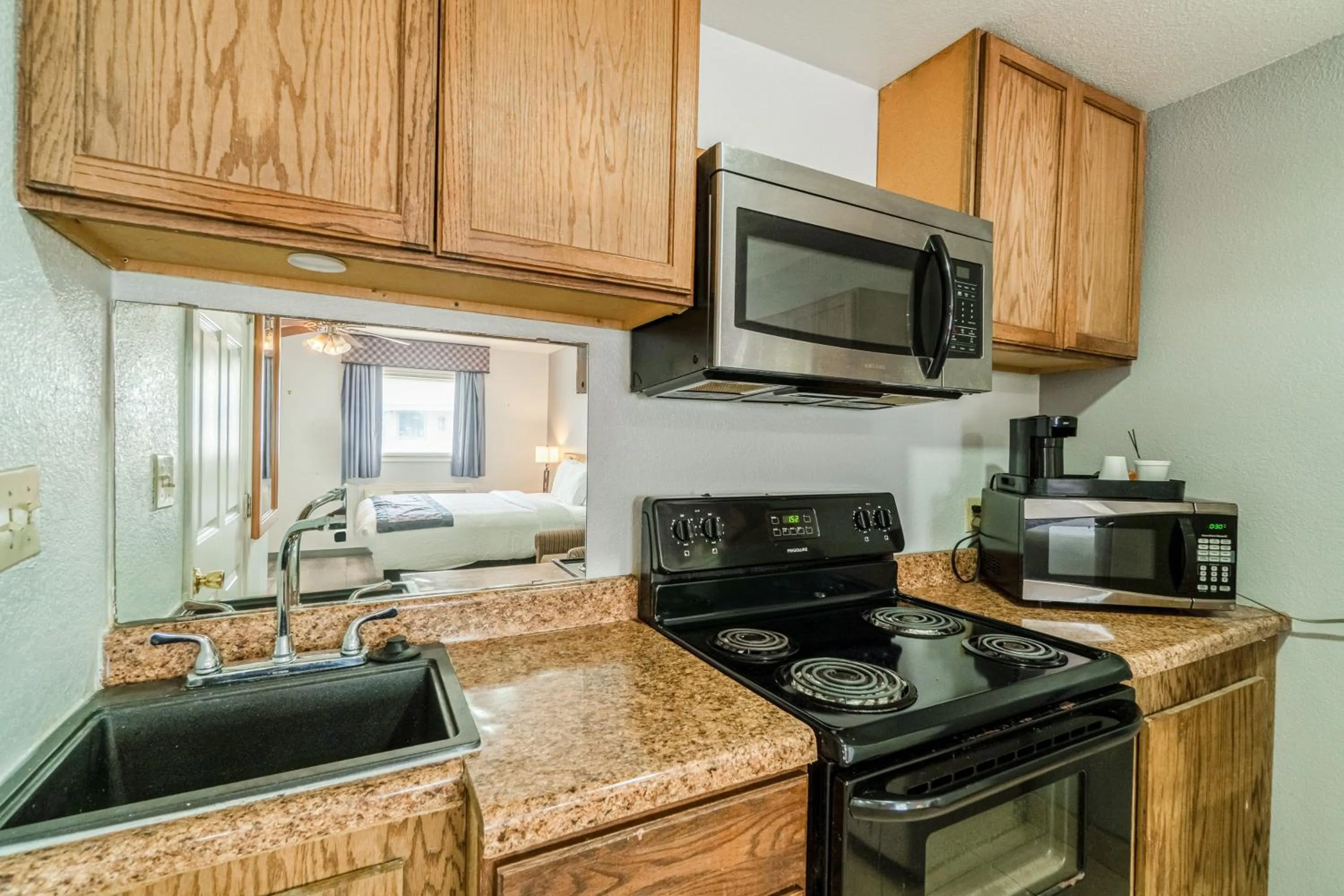 Kitchen or kitchenette in Purple Sage By OYO Snyder TX