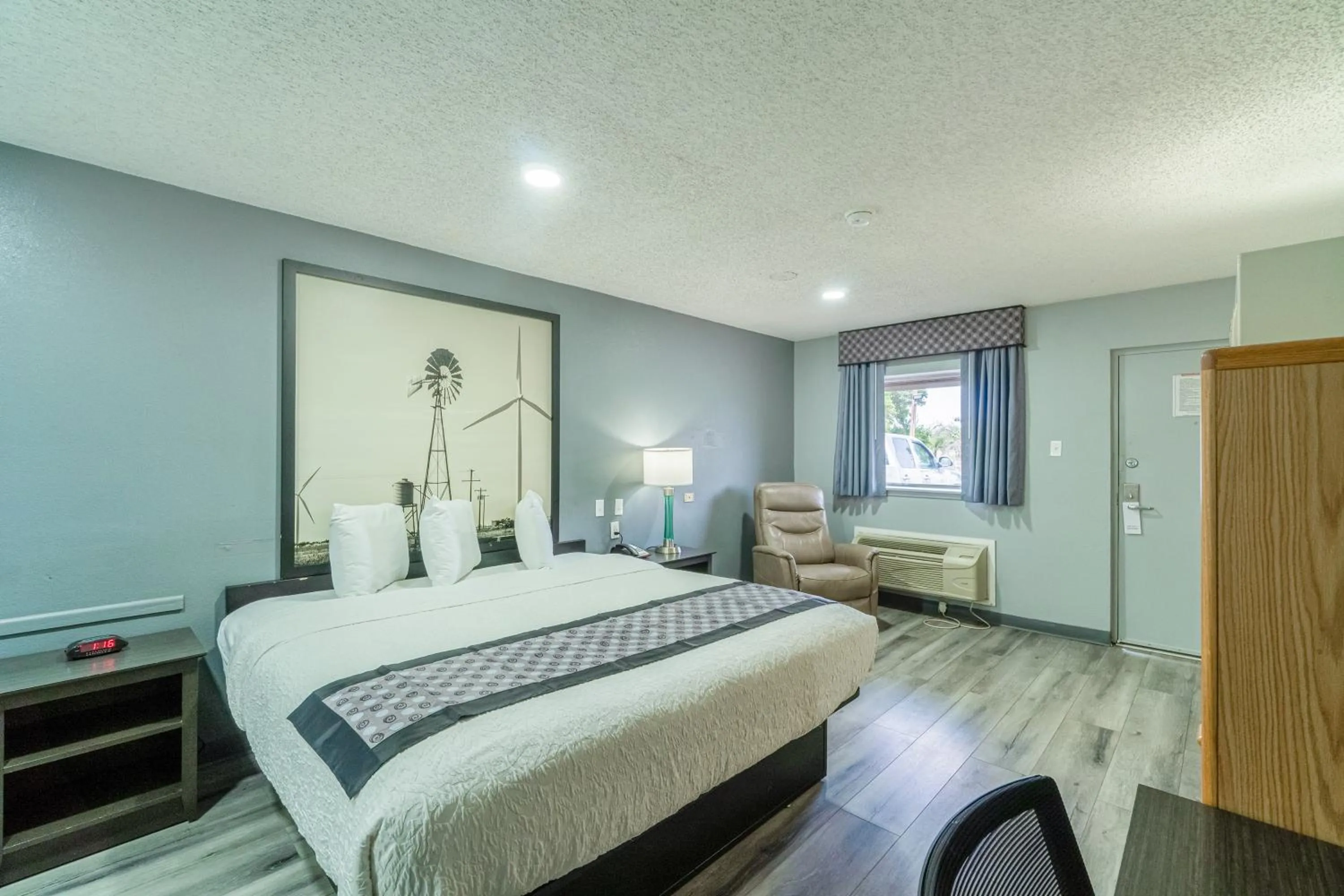 Bedroom, Bed in Purple Sage By OYO Snyder TX