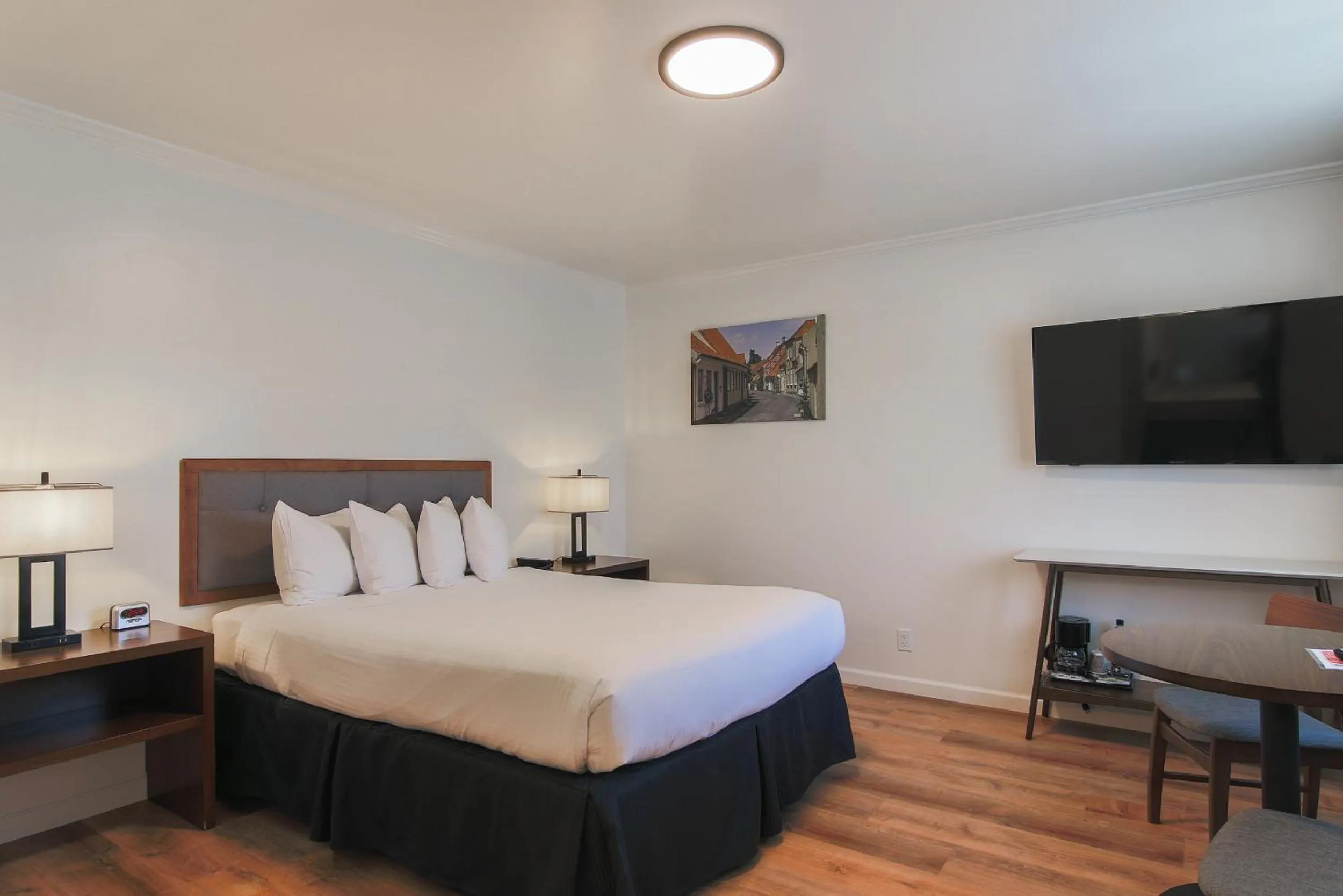 TV and multimedia, Bed in Solvang Inn & Cottages