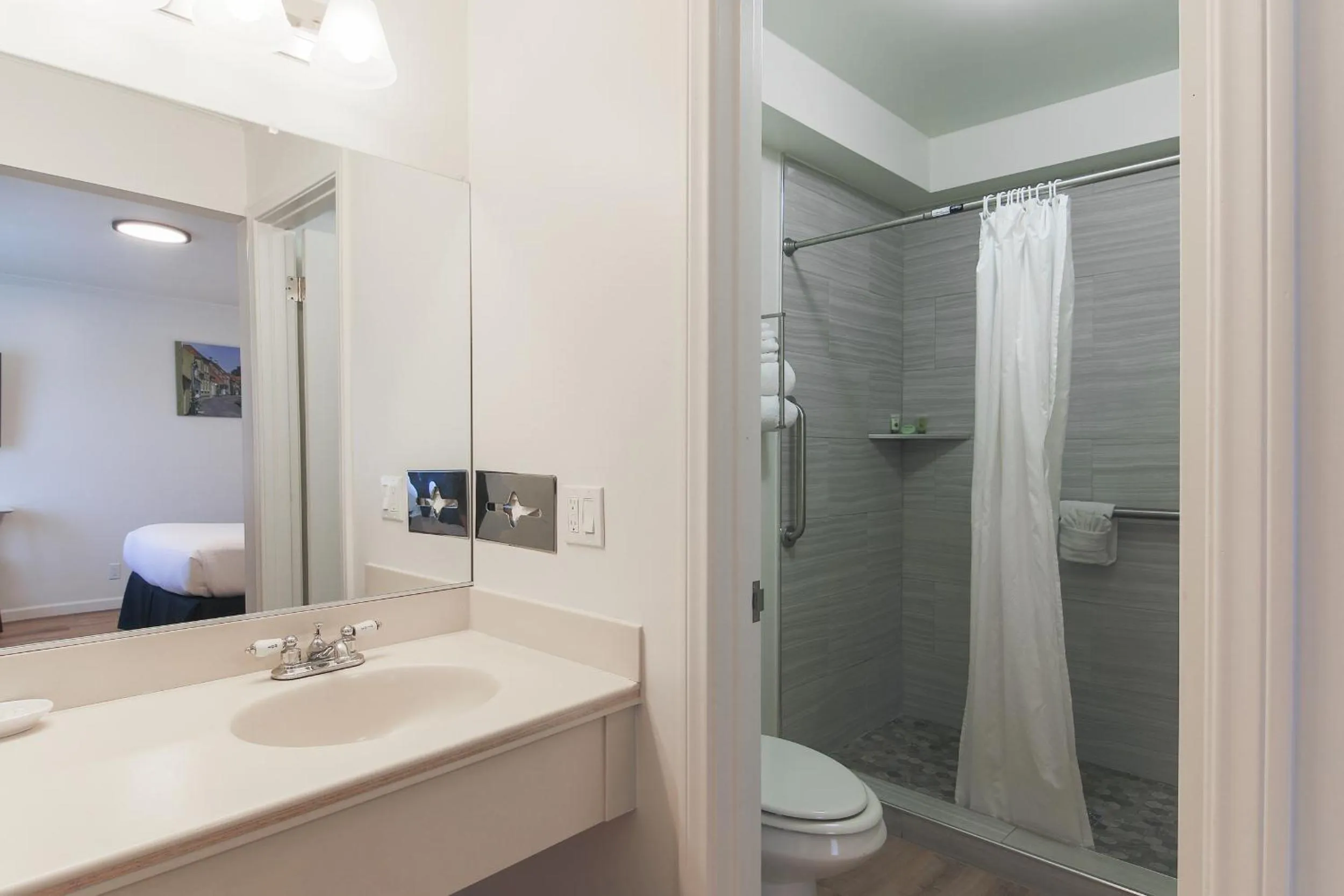 Shower in Solvang Inn & Cottages