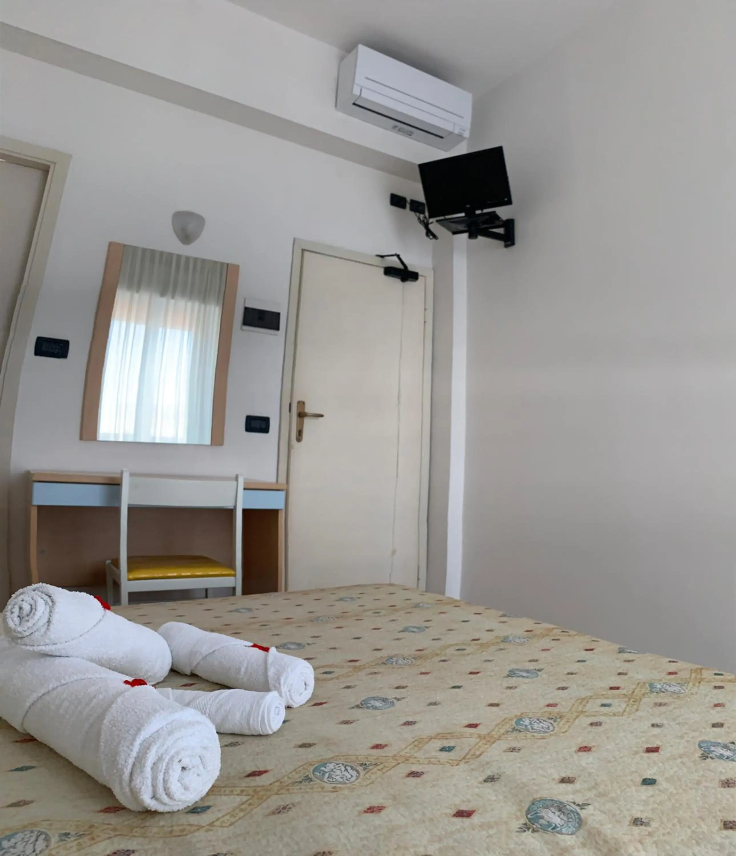 TV and multimedia, Bed in Hotel Del Vecchio