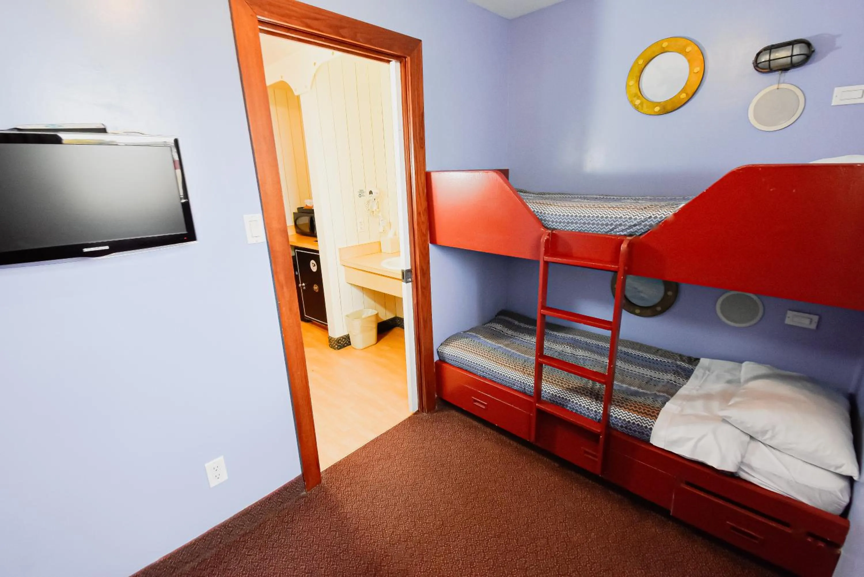 bunk bed, Bed in Canad Inns Destination Centre Fort Garry