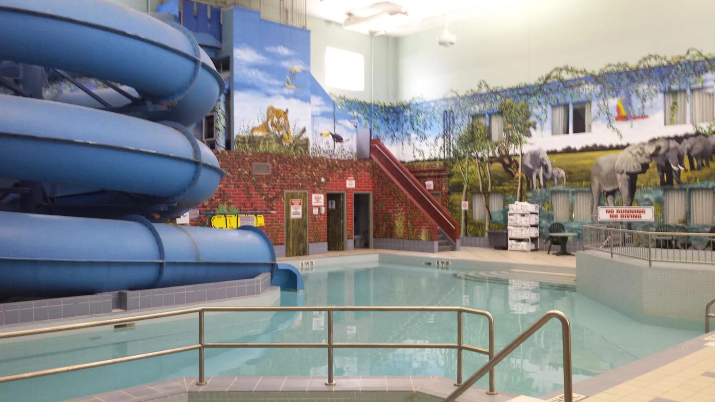 Swimming pool in Canad Inns Destination Centre Fort Garry
