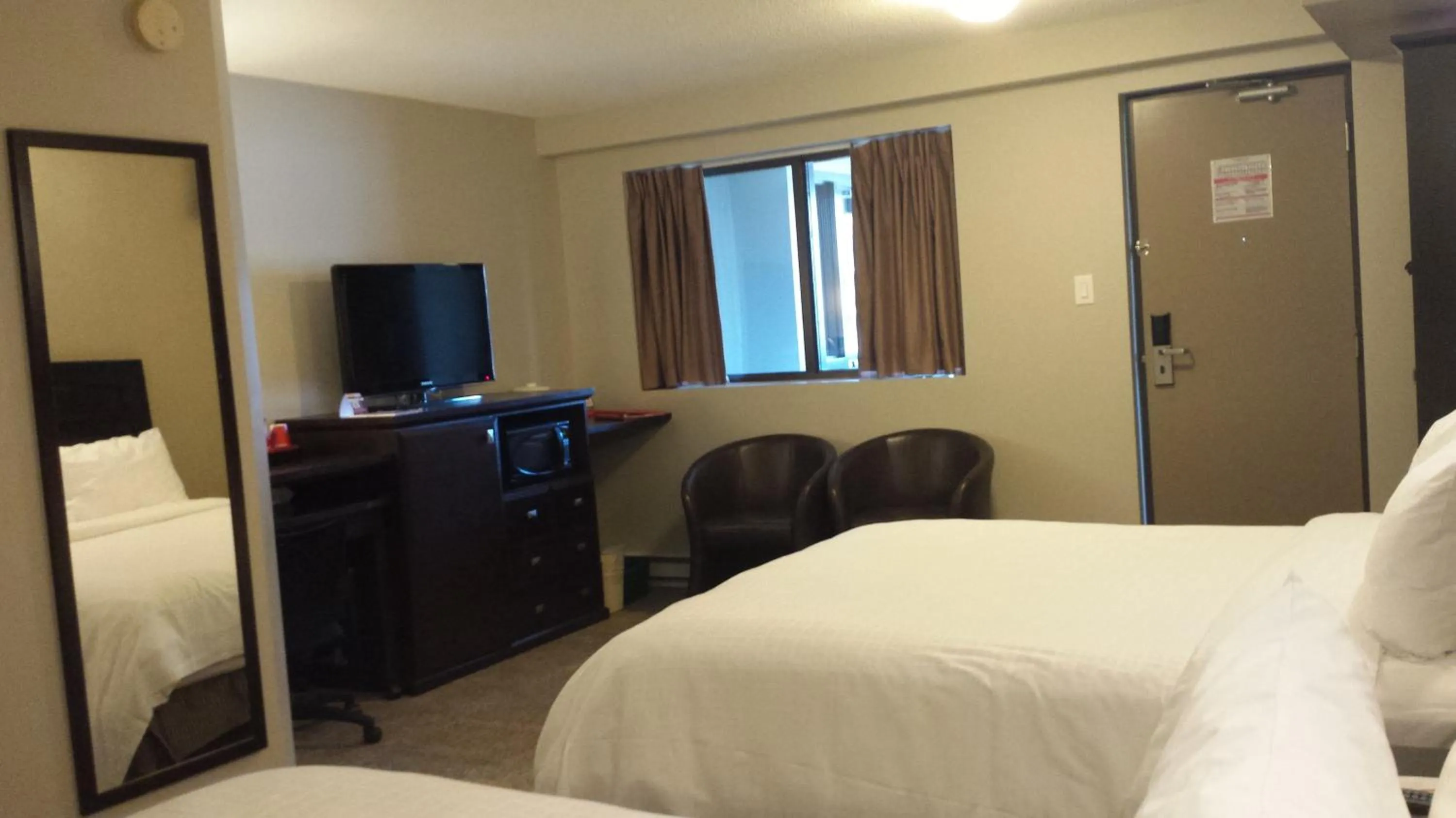 TV and multimedia, Bed in Canad Inns Destination Centre Fort Garry